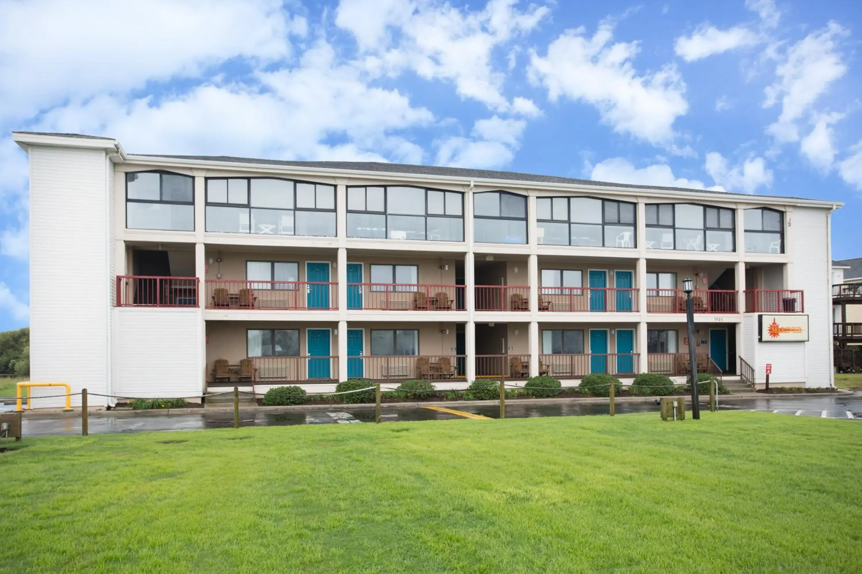 Property building in Mariner Inn And Suites Property building in Mariner Inn And Suites