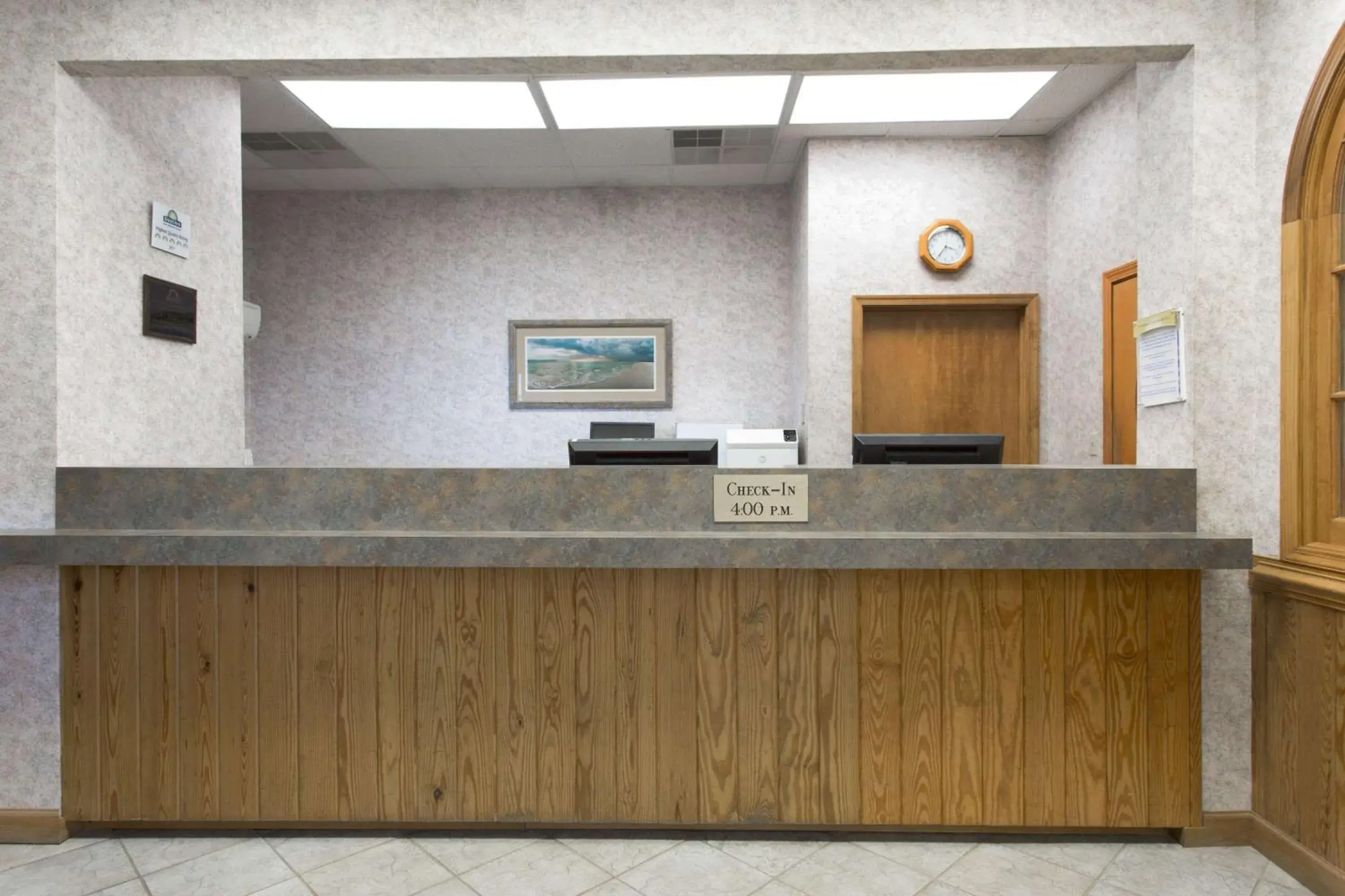 Lobby or reception in Mariner Inn And Suites Lobby or reception in Mariner Inn And Suites