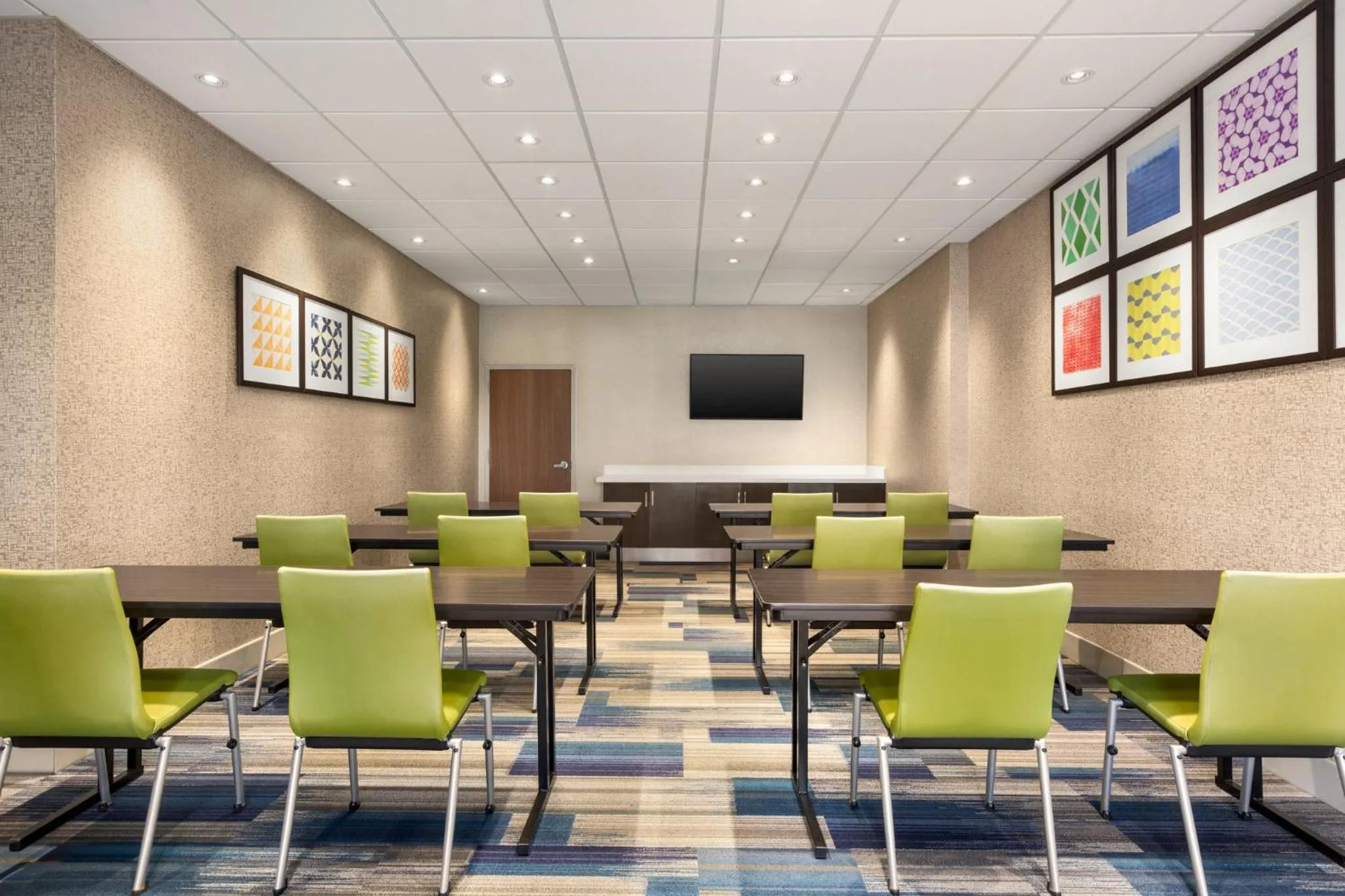 Meeting/conference room in Holiday Inn Express & Suites - Redding by IHG
