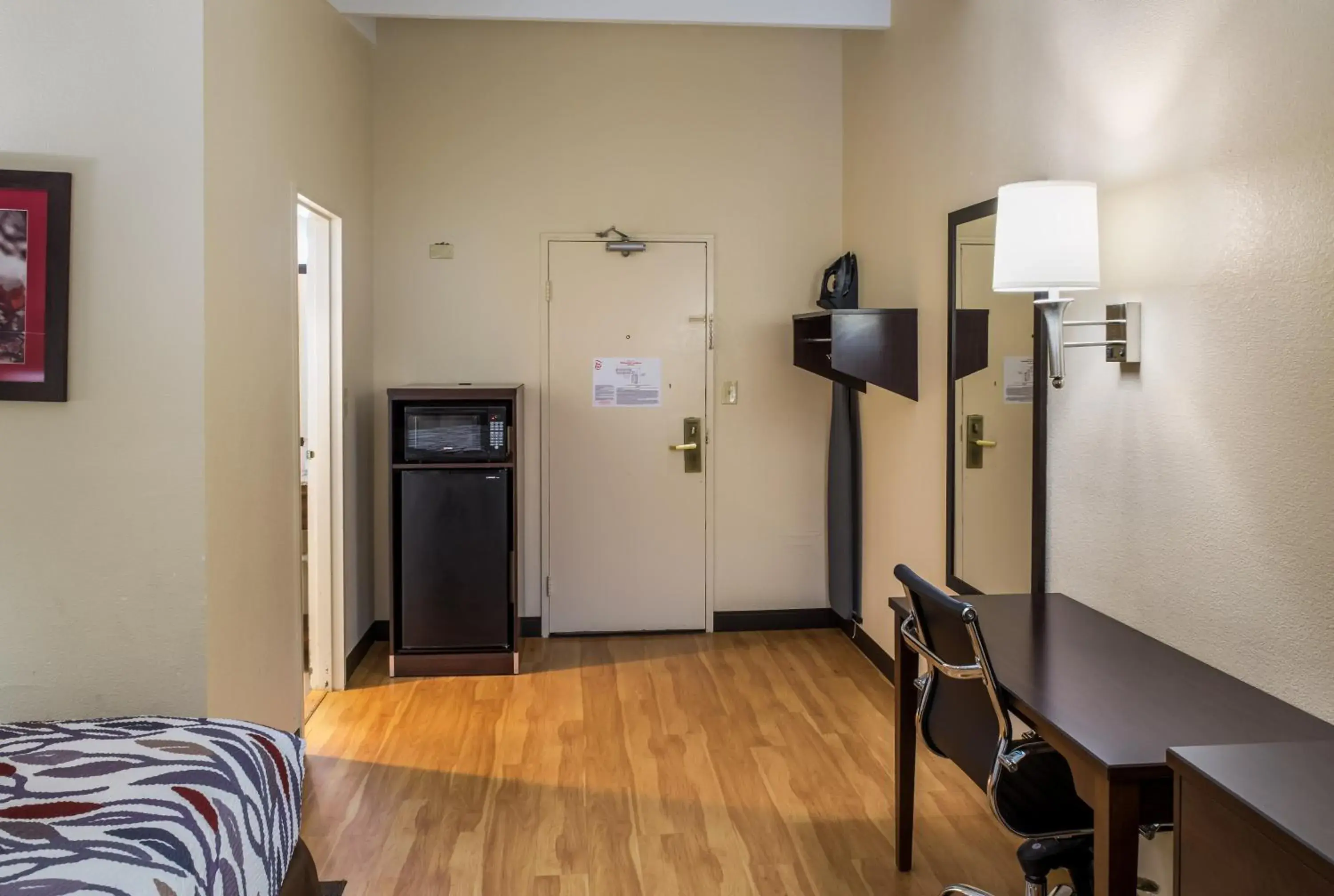 Photo of the whole room, Bed in Red Roof Inn Richmond, IN Photo of the whole room, Bed in Red Roof Inn Richmond, IN
