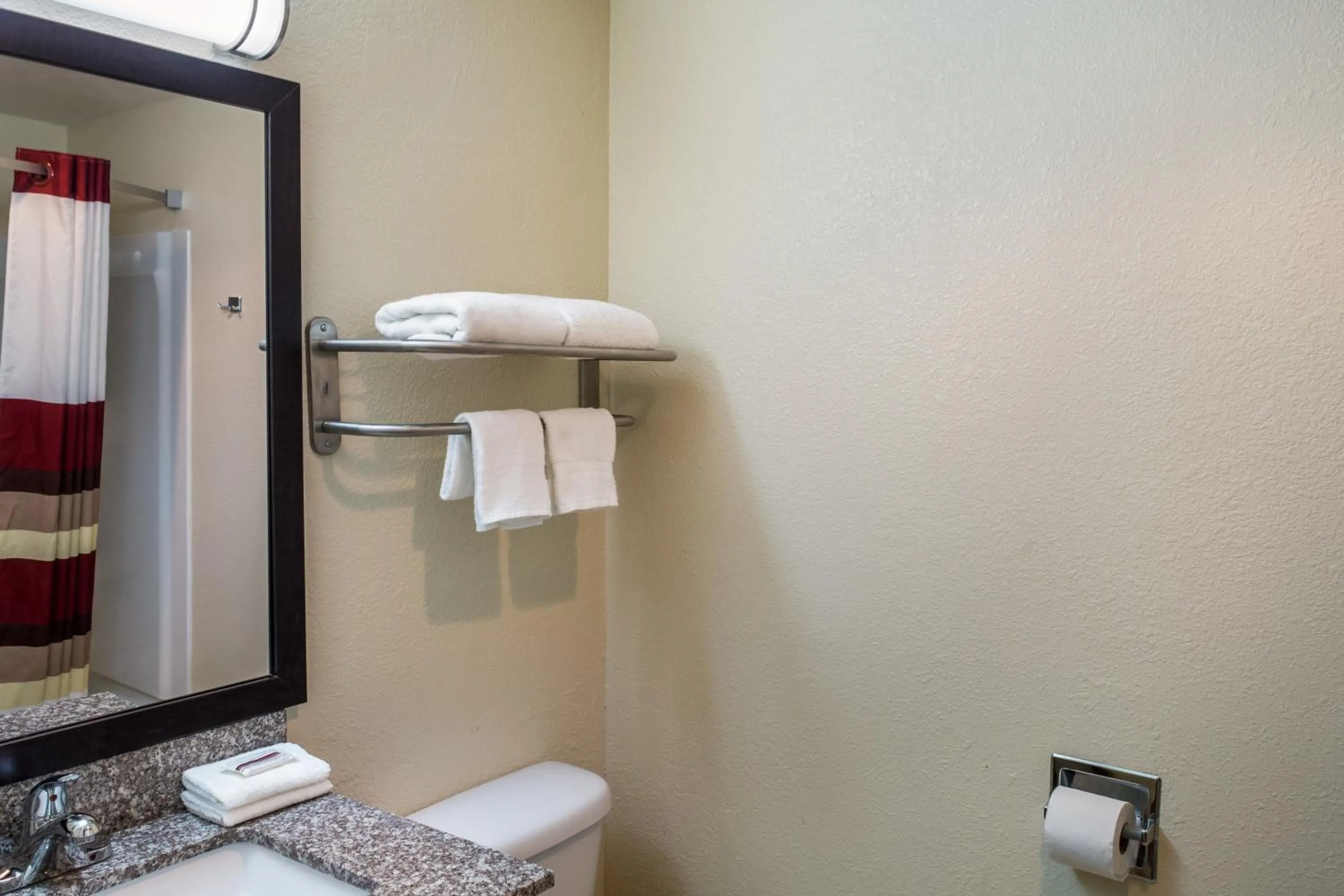 Bathroom in Red Roof Inn Richmond, IN