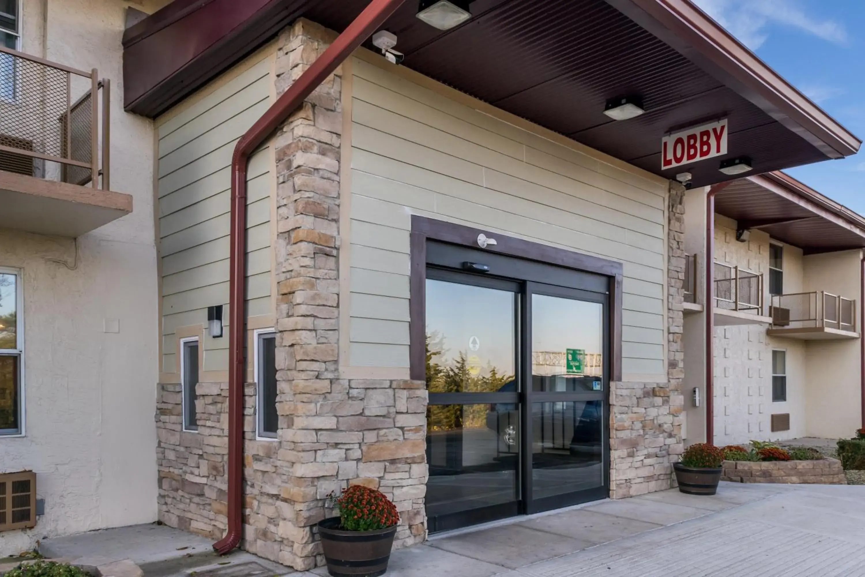 Property building in Red Roof Inn Richmond, IN Property building in Red Roof Inn Richmond, IN