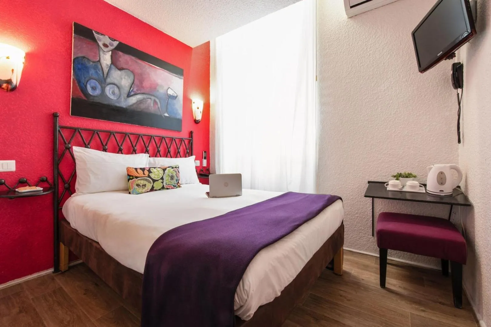 Photo of the whole room, Bed in Hôtel Brimer Cannes