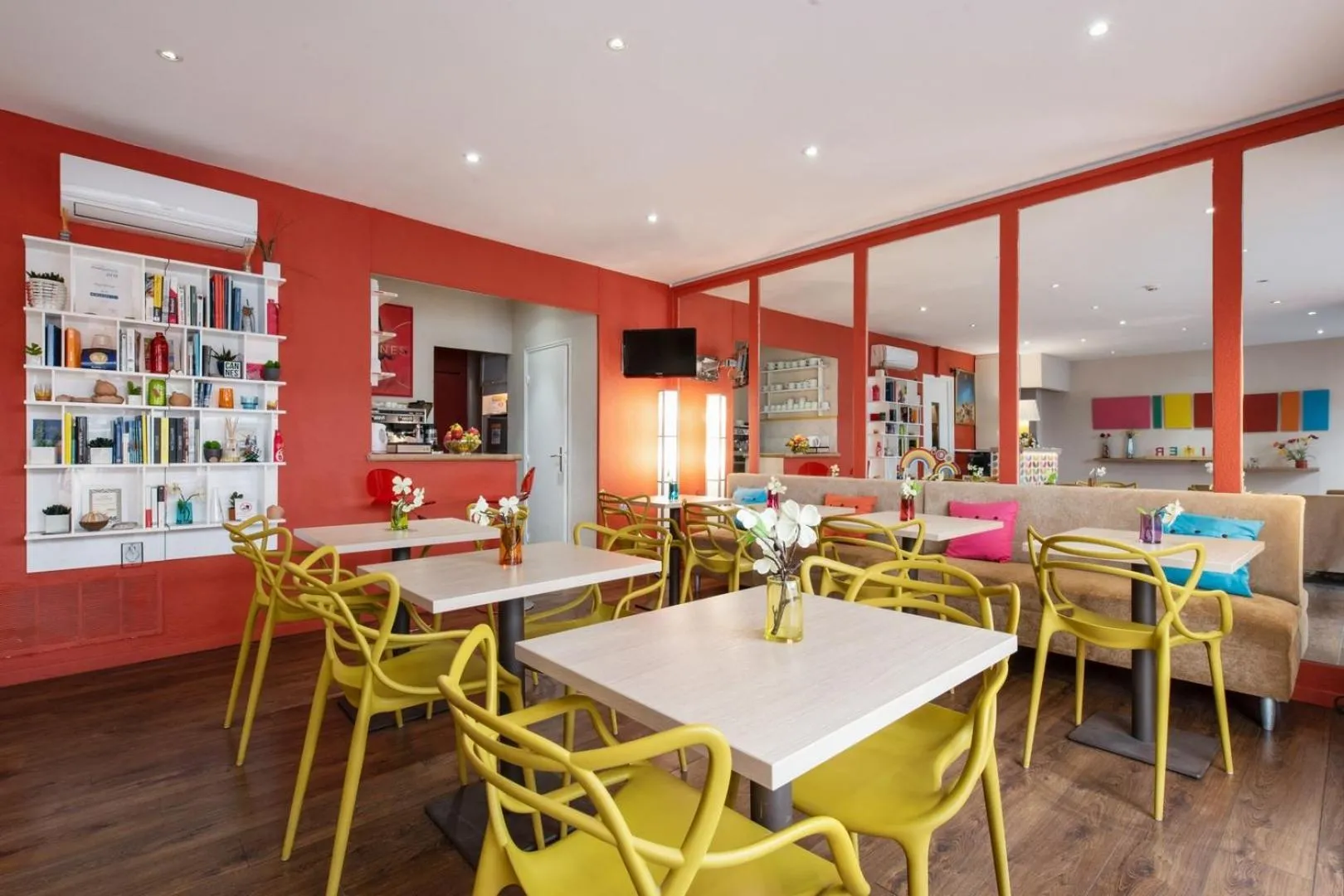 Lounge or bar in Hôtel Brimer Cannes
