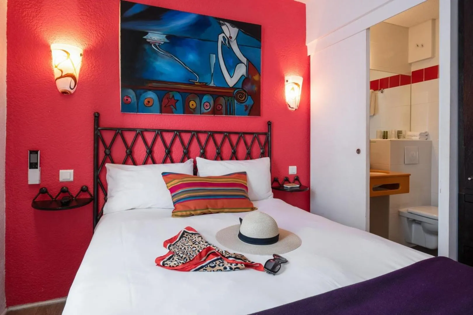 Photo of the whole room, Bed in Hôtel Brimer Cannes