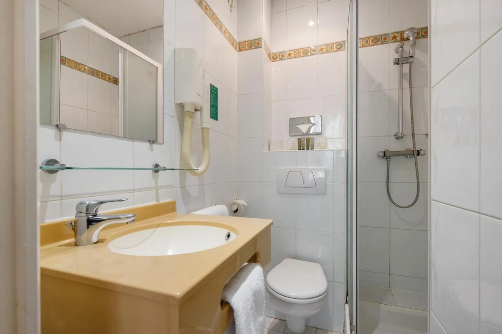 Shower in Hôtel Brimer Cannes