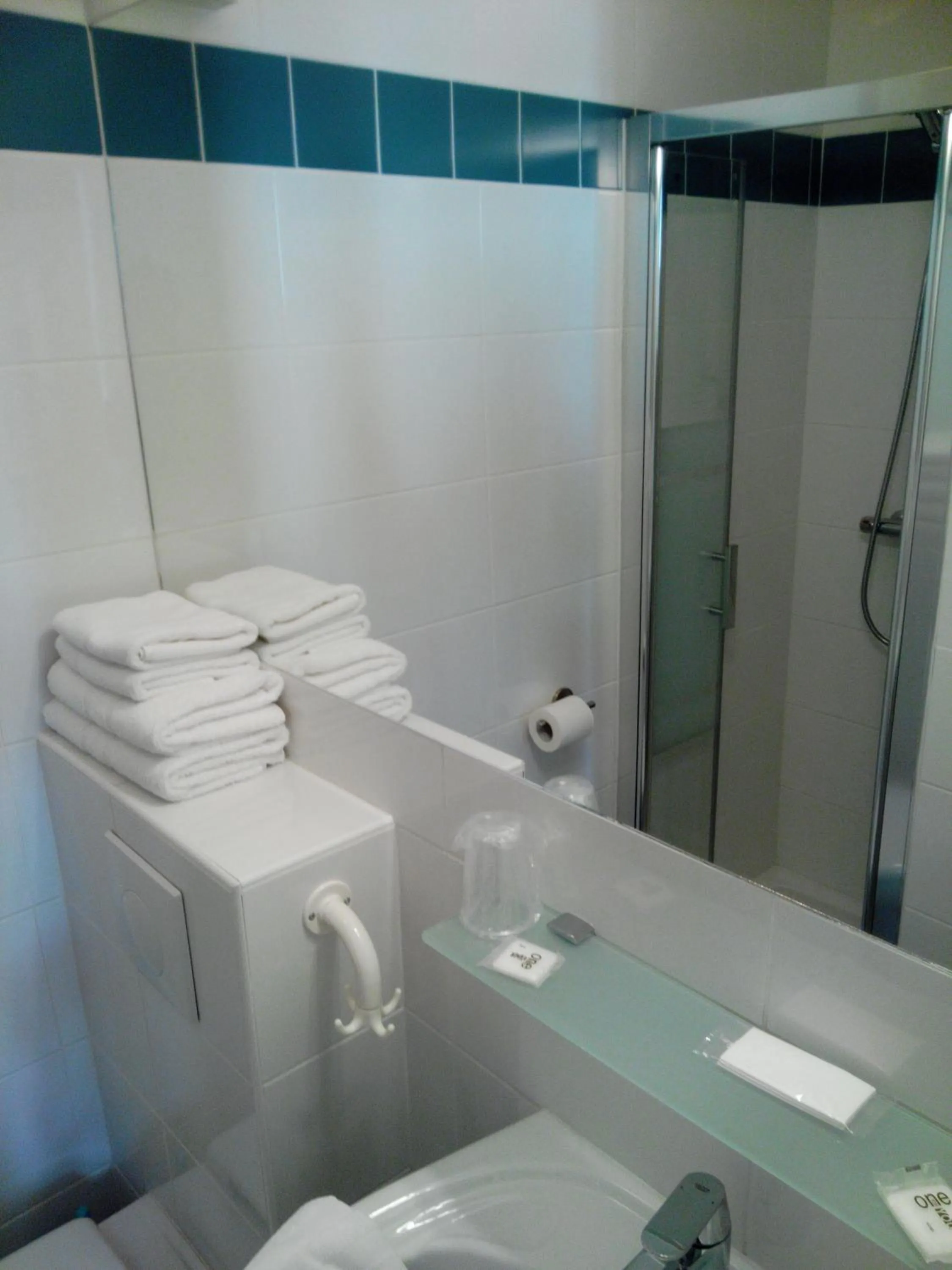 Bathroom in Hôtel Brimer Cannes