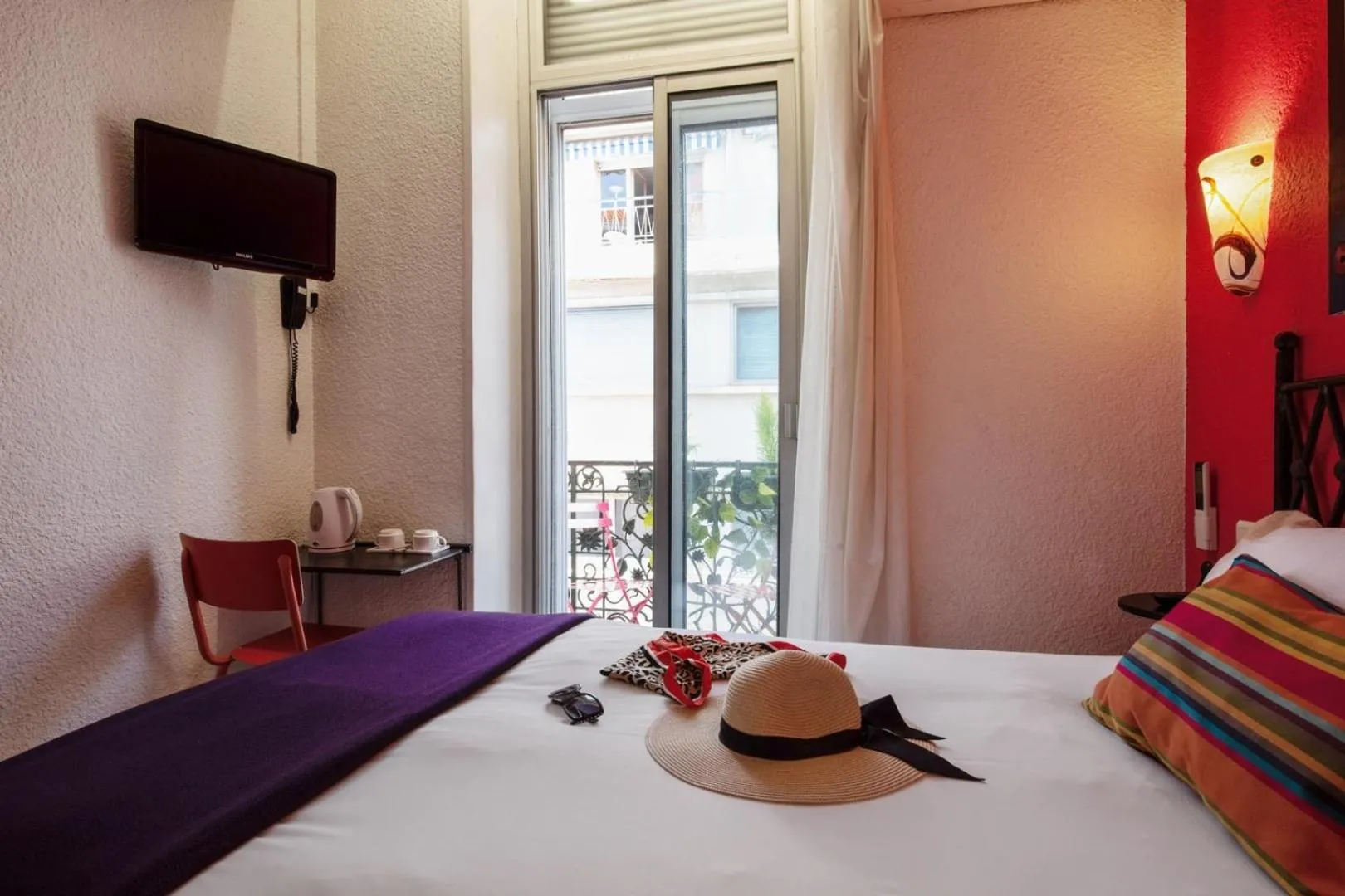 TV and multimedia, Bed in Hôtel Brimer Cannes