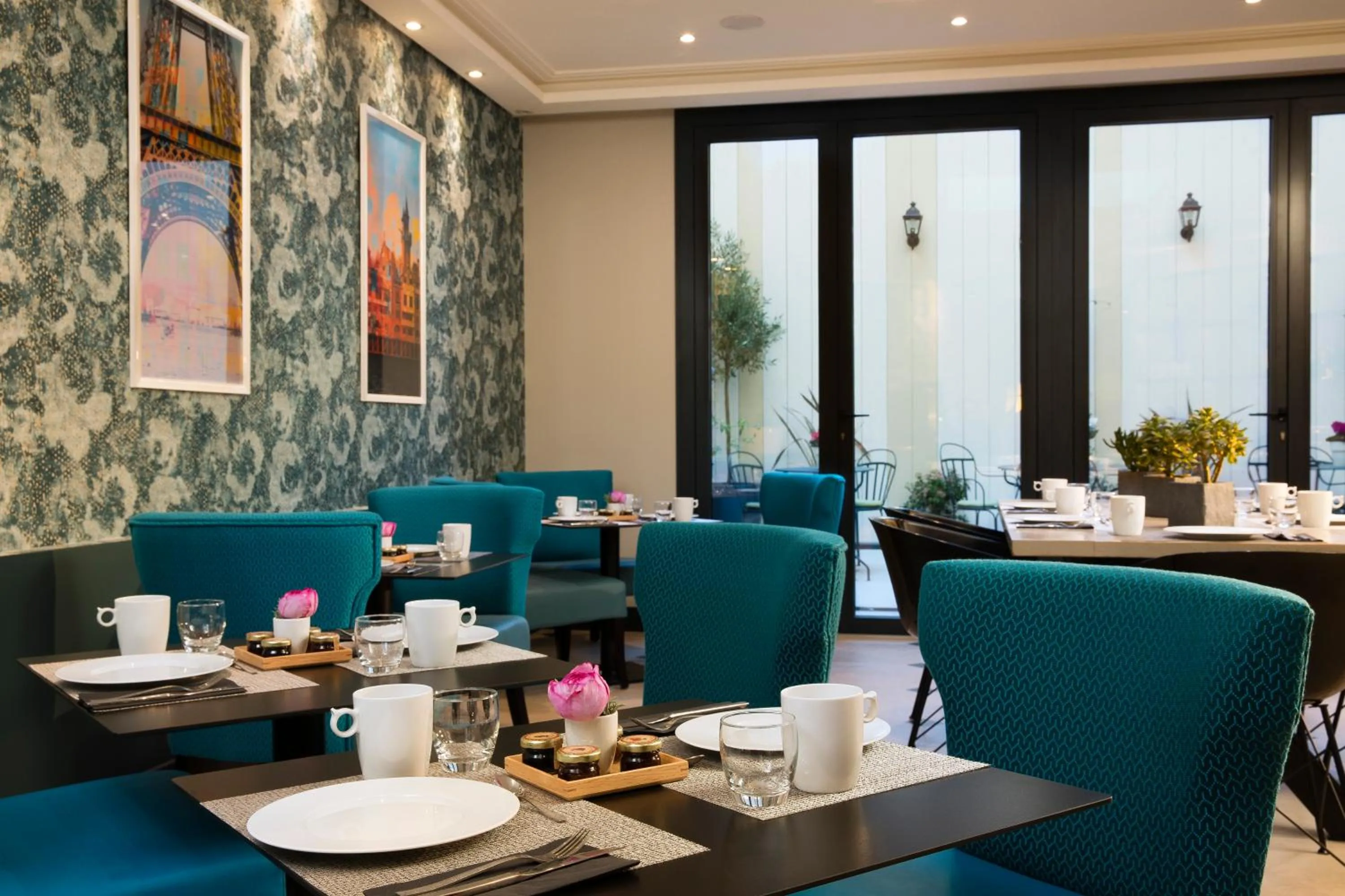 Restaurant/places to eat in Hôtel Gustave