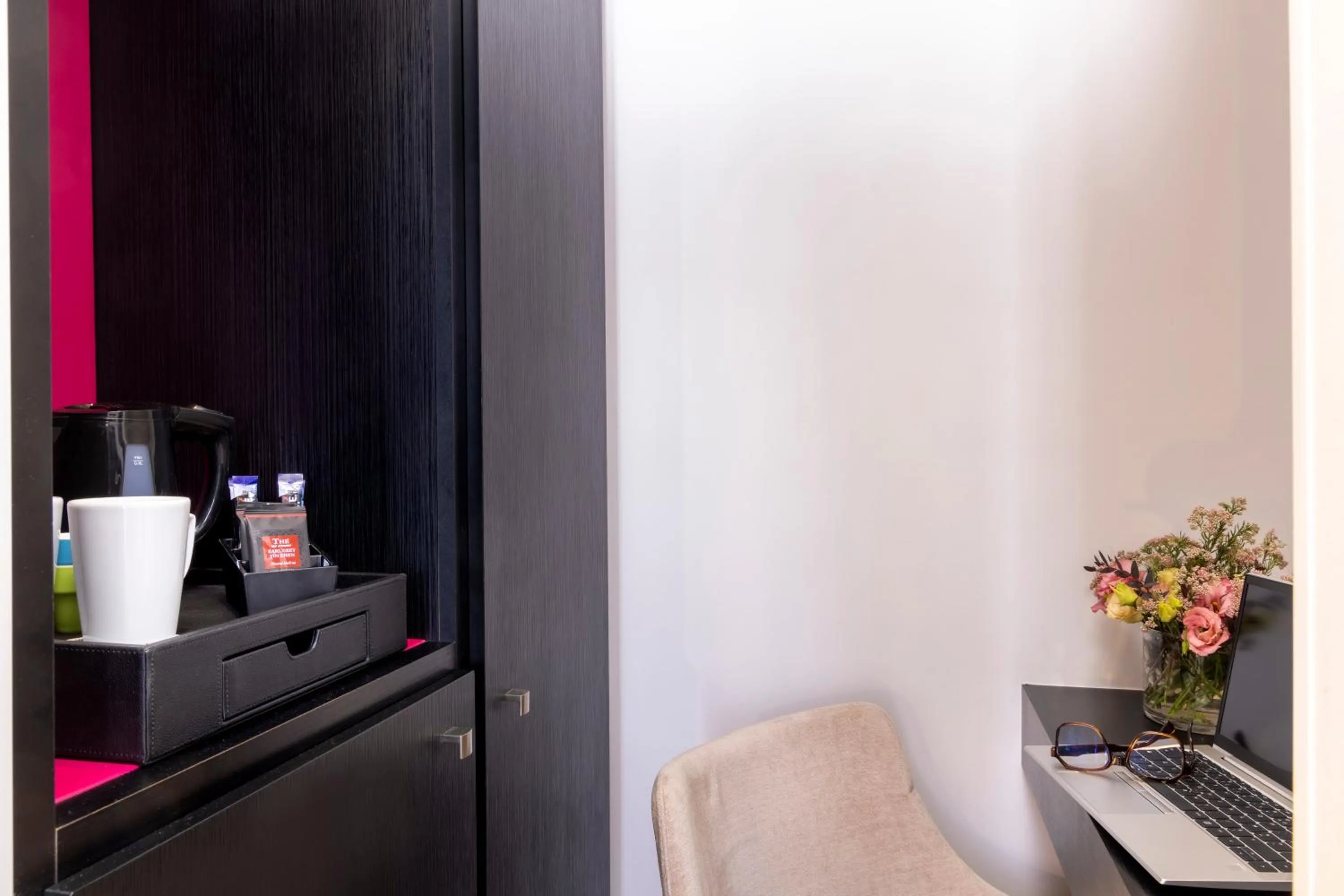 Coffee/tea facilities in Hôtel Gustave