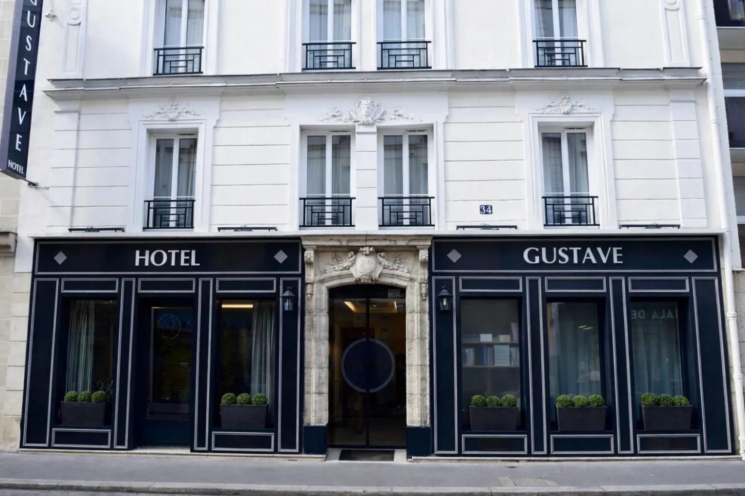 Facade/entrance in Hôtel Gustave