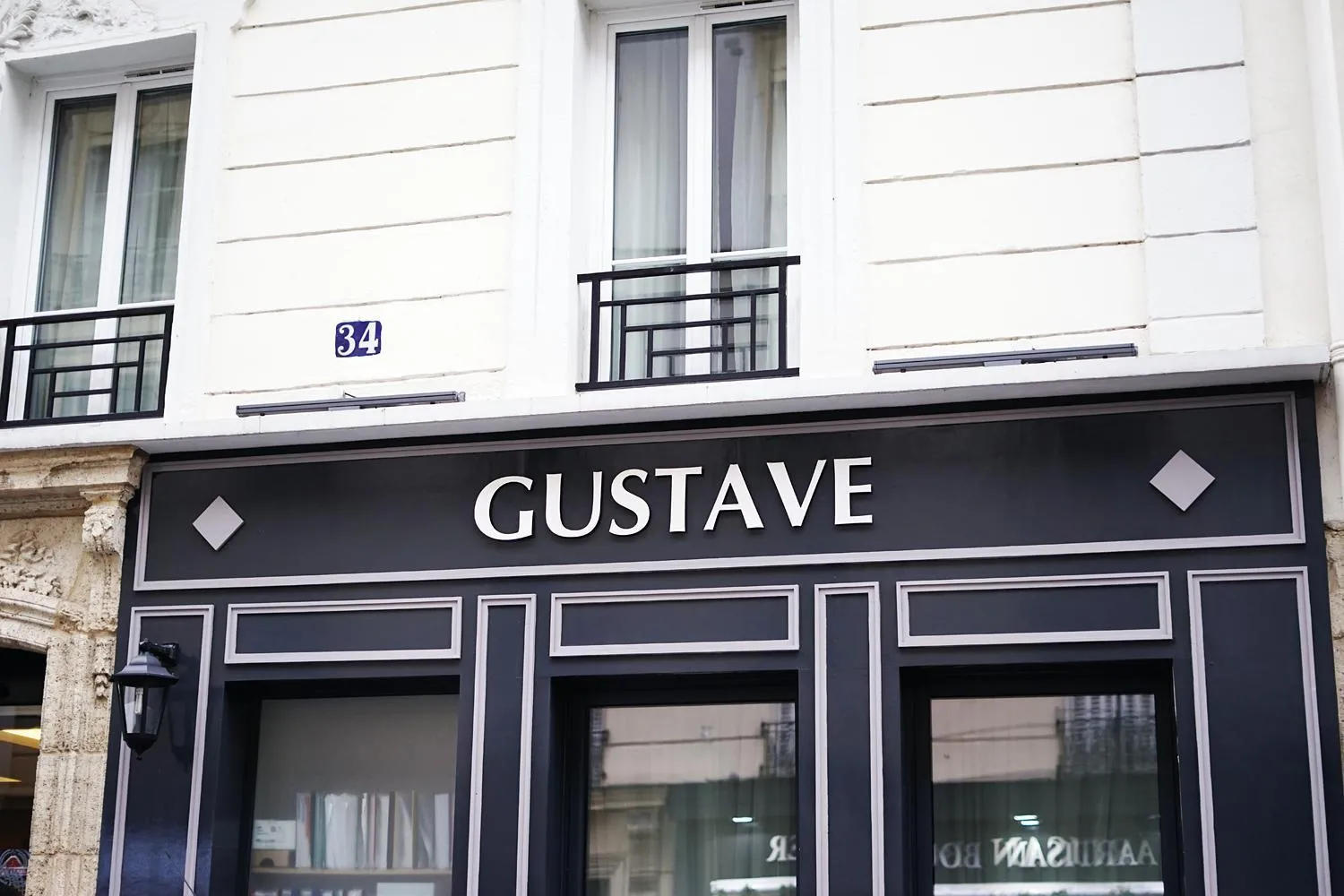 Property building in Hôtel Gustave