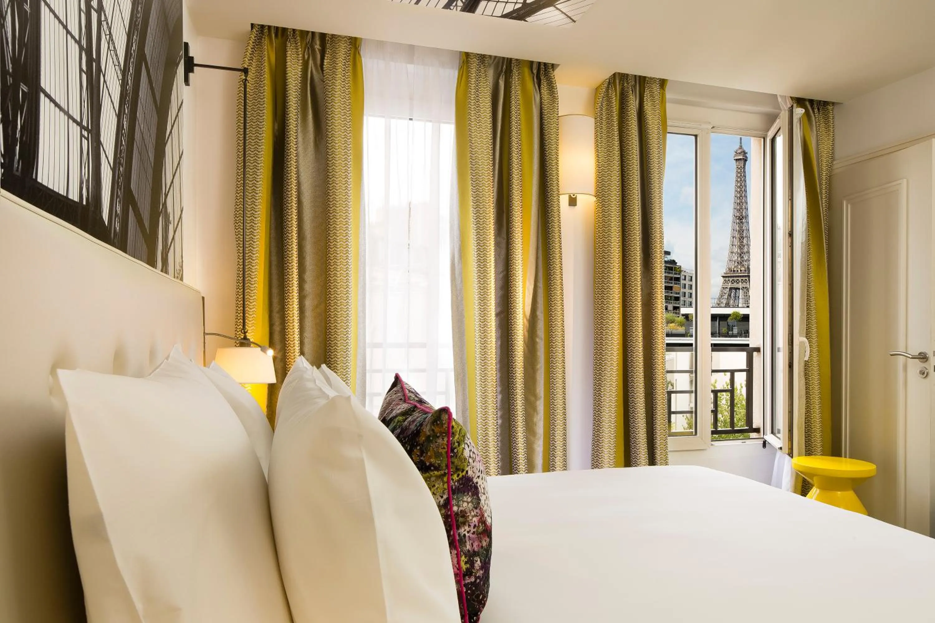 Bedroom, Bed in Hôtel Gustave