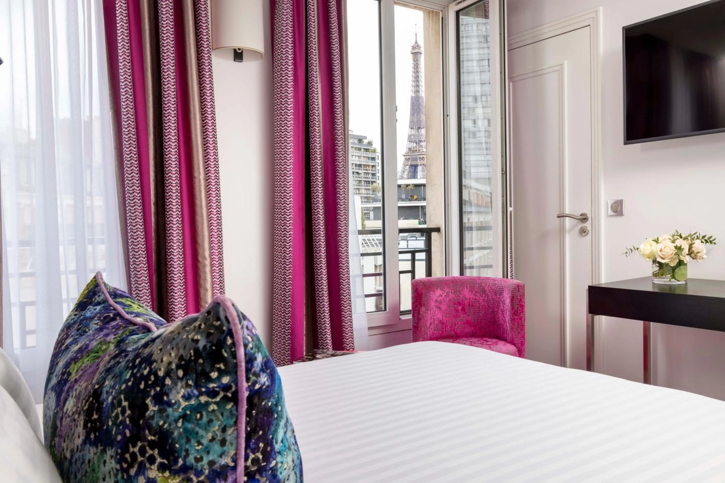 Bedroom, Bed in Hôtel Gustave