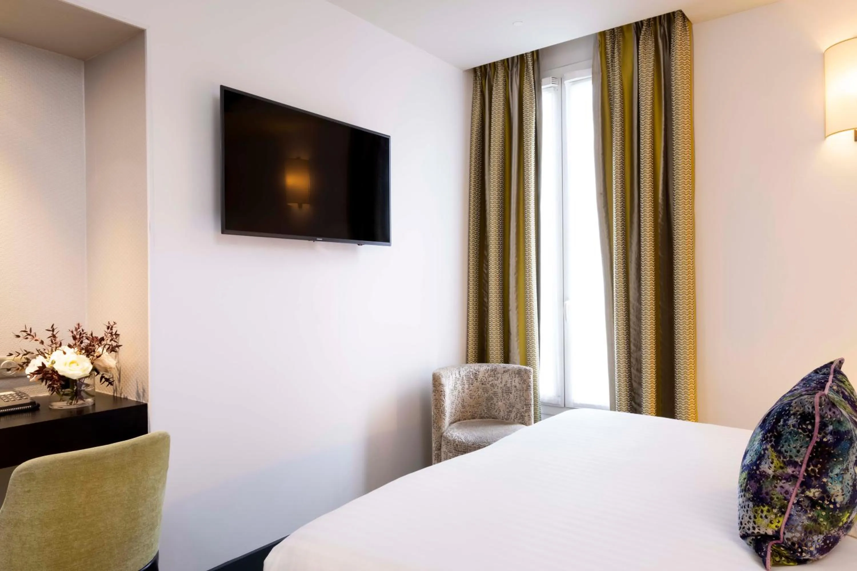 Bed in Hôtel Gustave