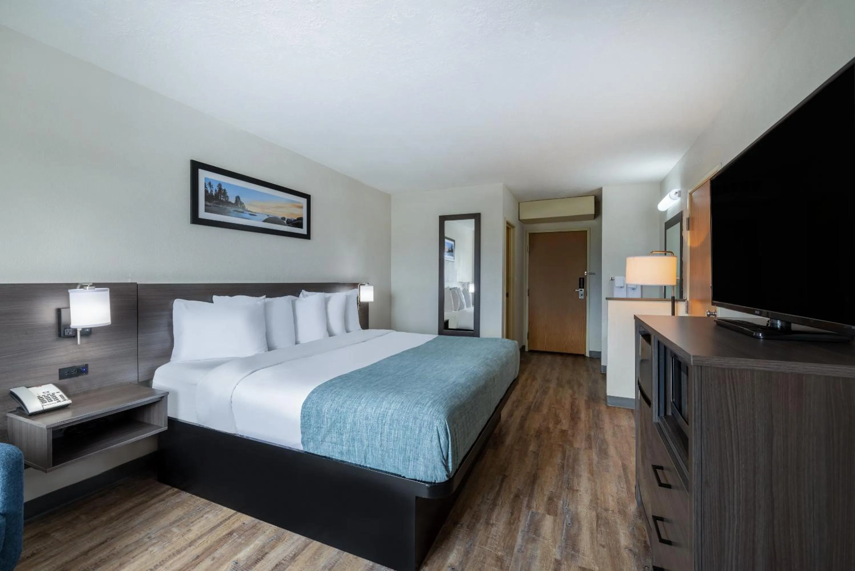 Bedroom, Bed in Wingate by Wyndham Butte City Center