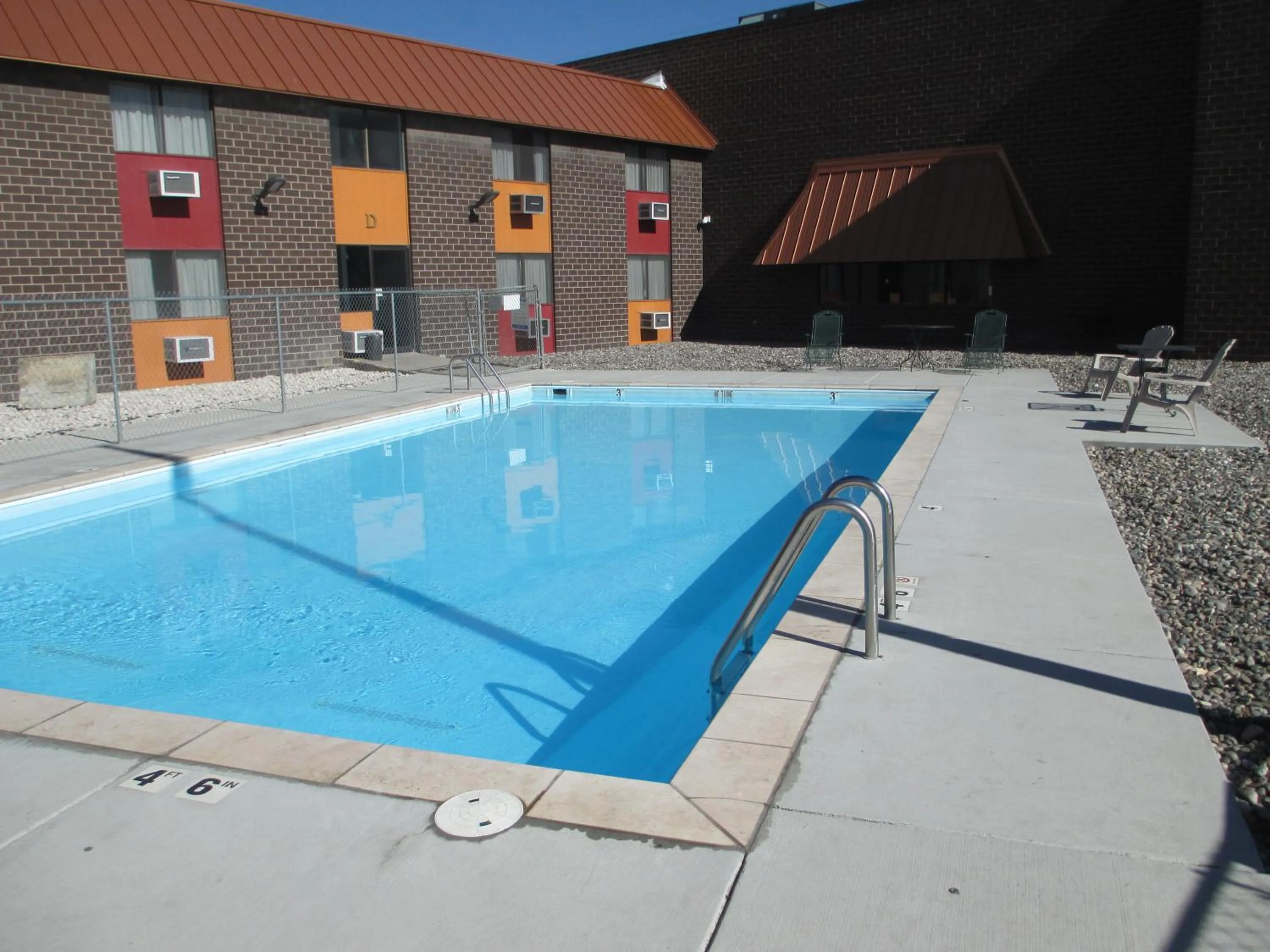 Swimming pool in Americas Best Value Inn Billings