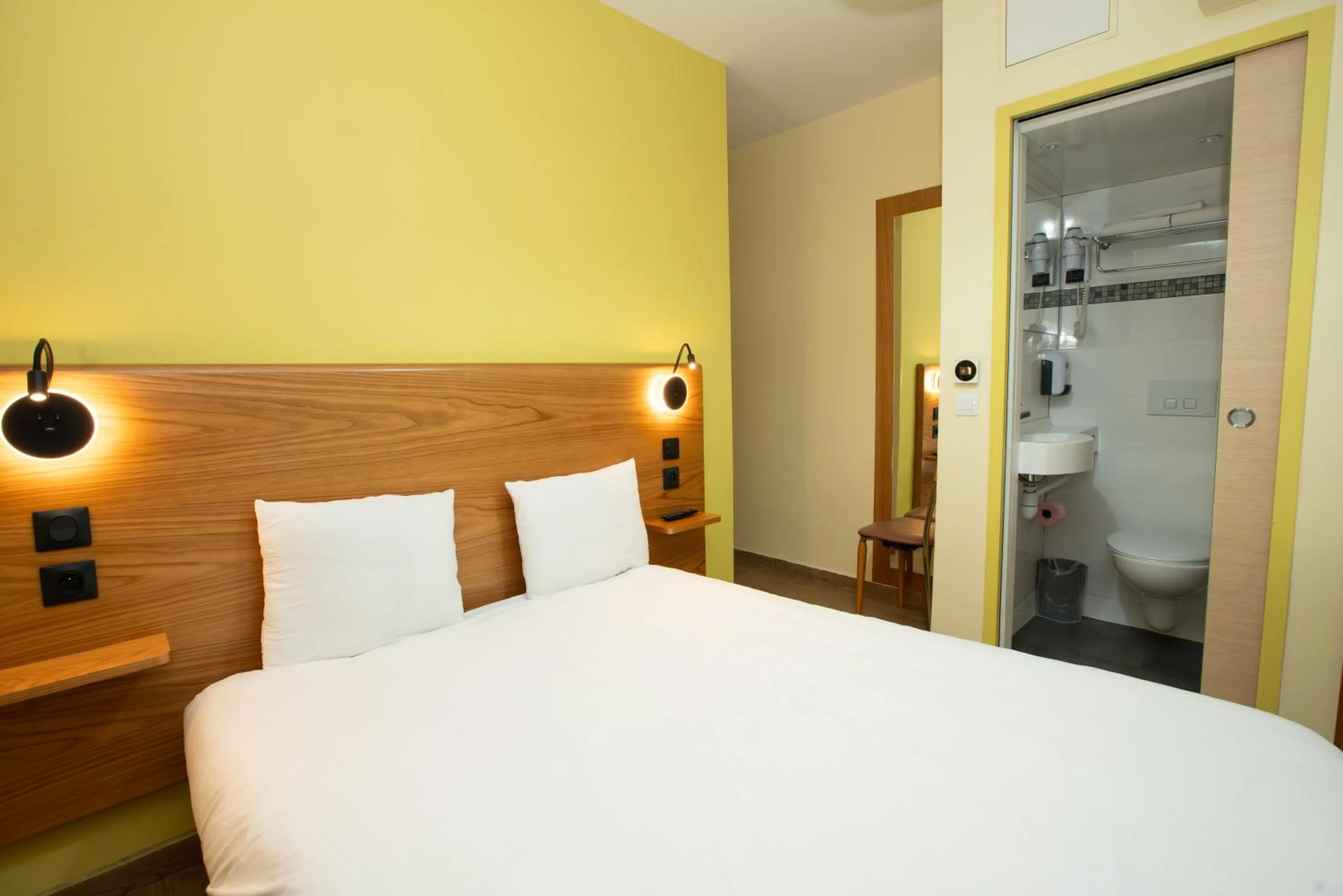 Bed in Hôtel de la Terrasse