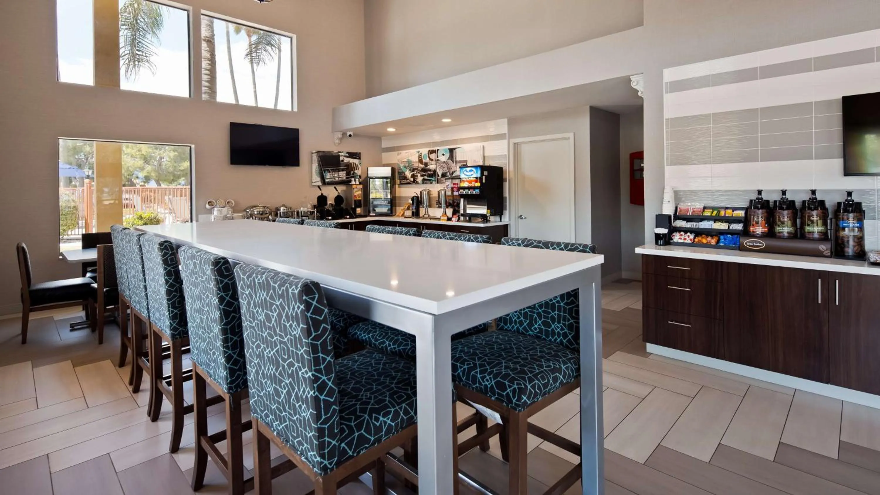 Breakfast in Best Western Apricot Inn