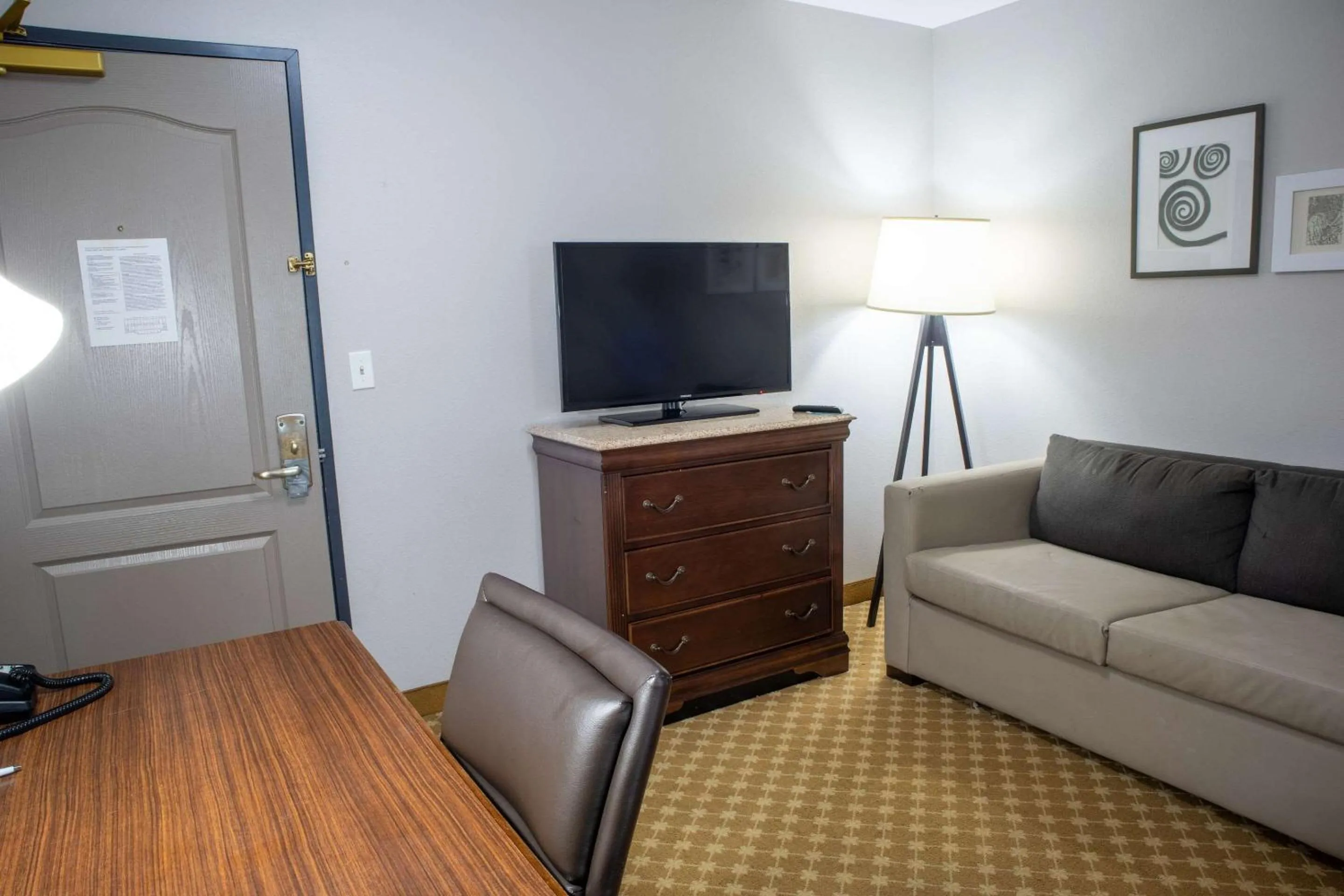 Bedroom in Country Inn & Suites by Radisson, Wilmington, NC