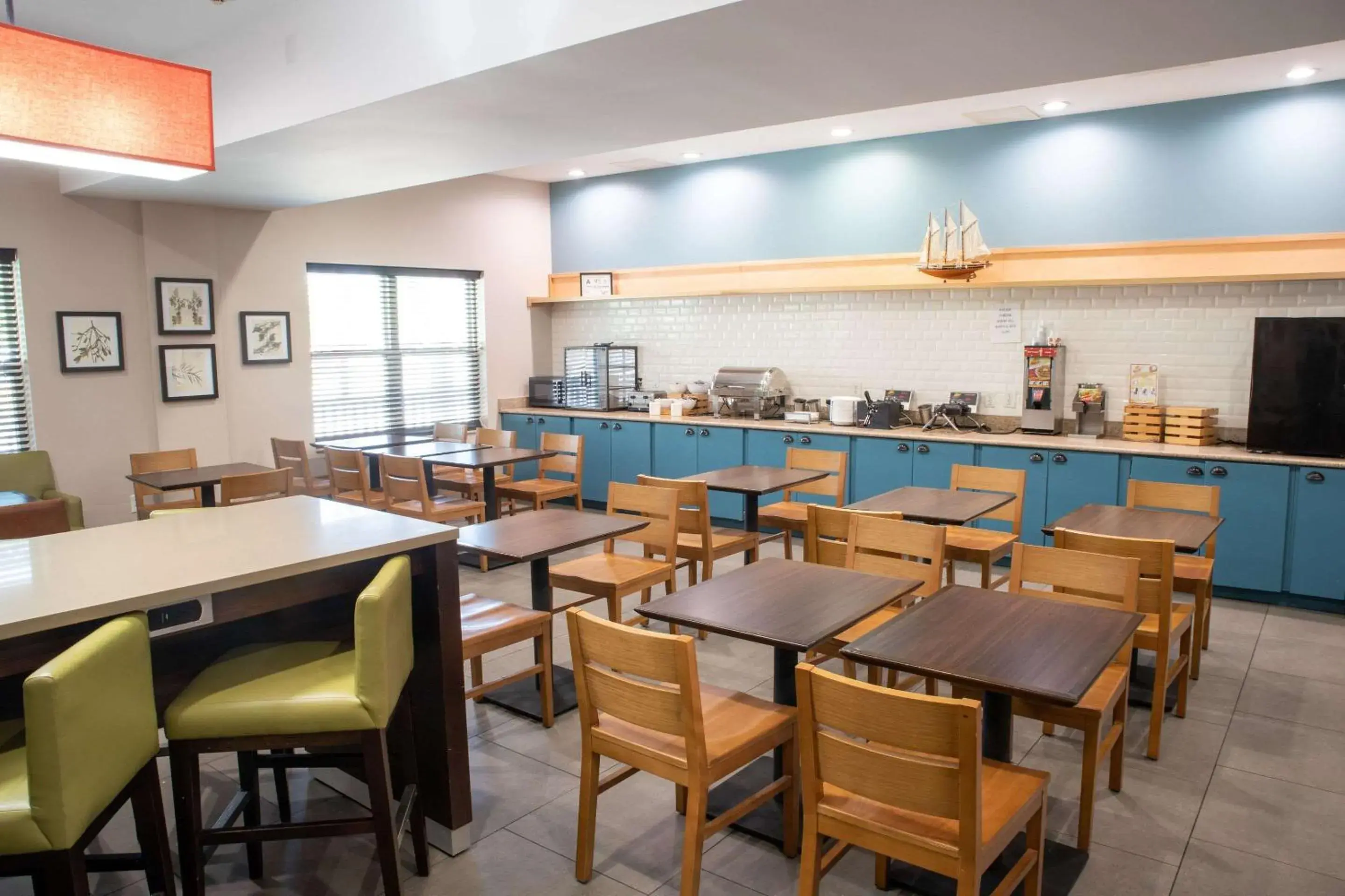 Breakfast in Country Inn & Suites by Radisson, Wilmington, NC Breakfast in Country Inn & Suites by Radisson, Wilmington, NC