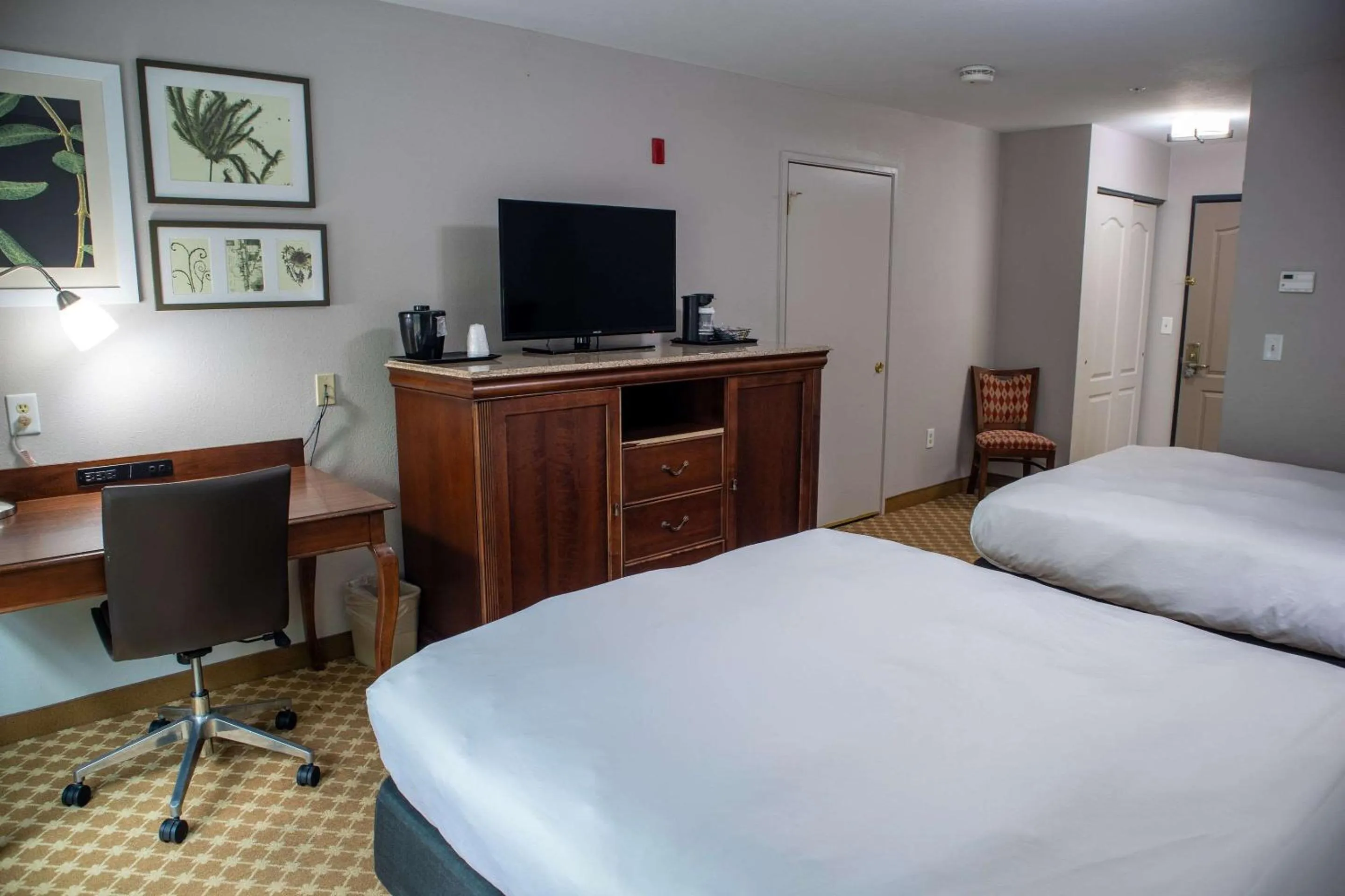 Bedroom, Bed in Country Inn & Suites by Radisson, Wilmington, NC