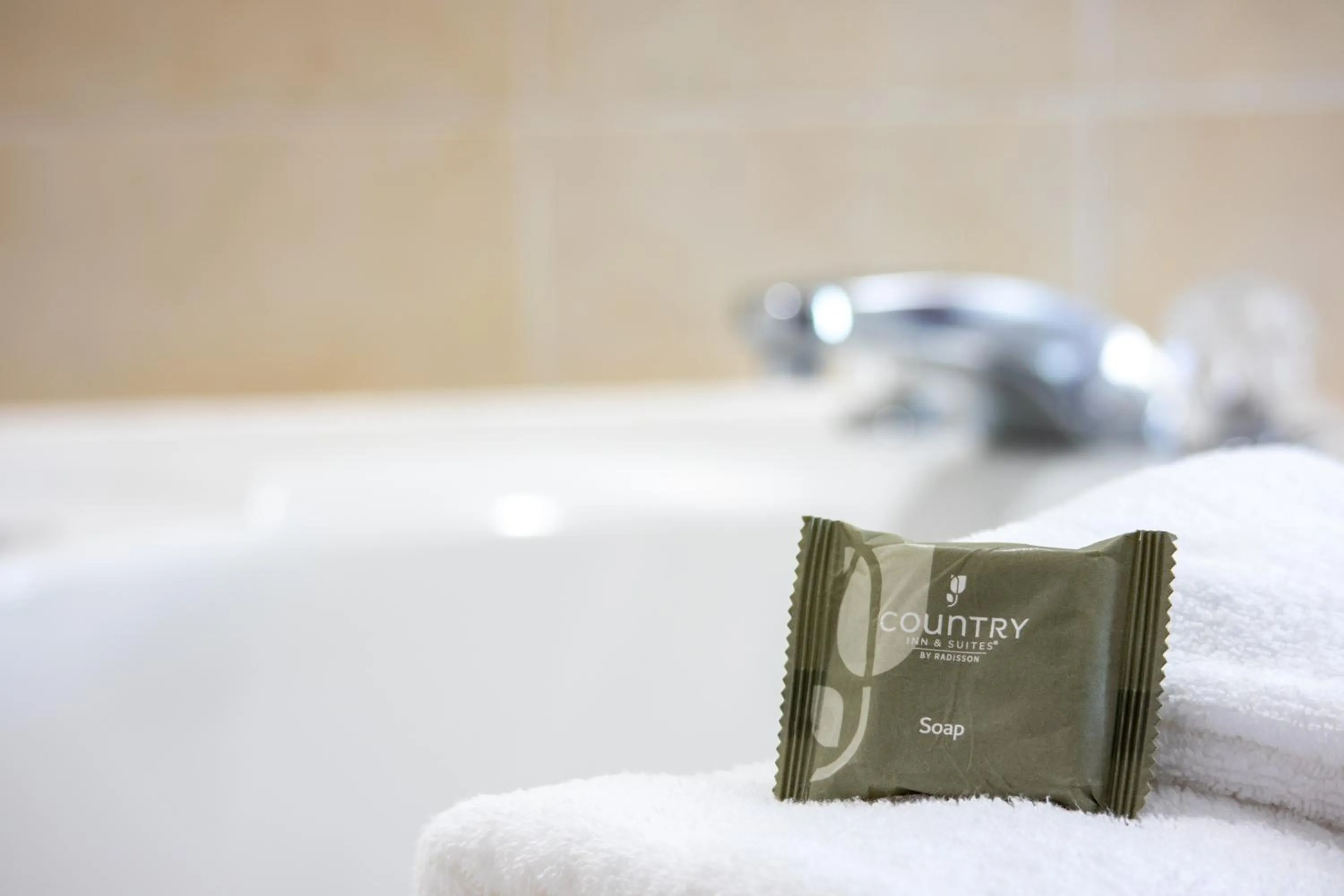 Bed in Country Inn & Suites by Radisson, Wilmington, NC