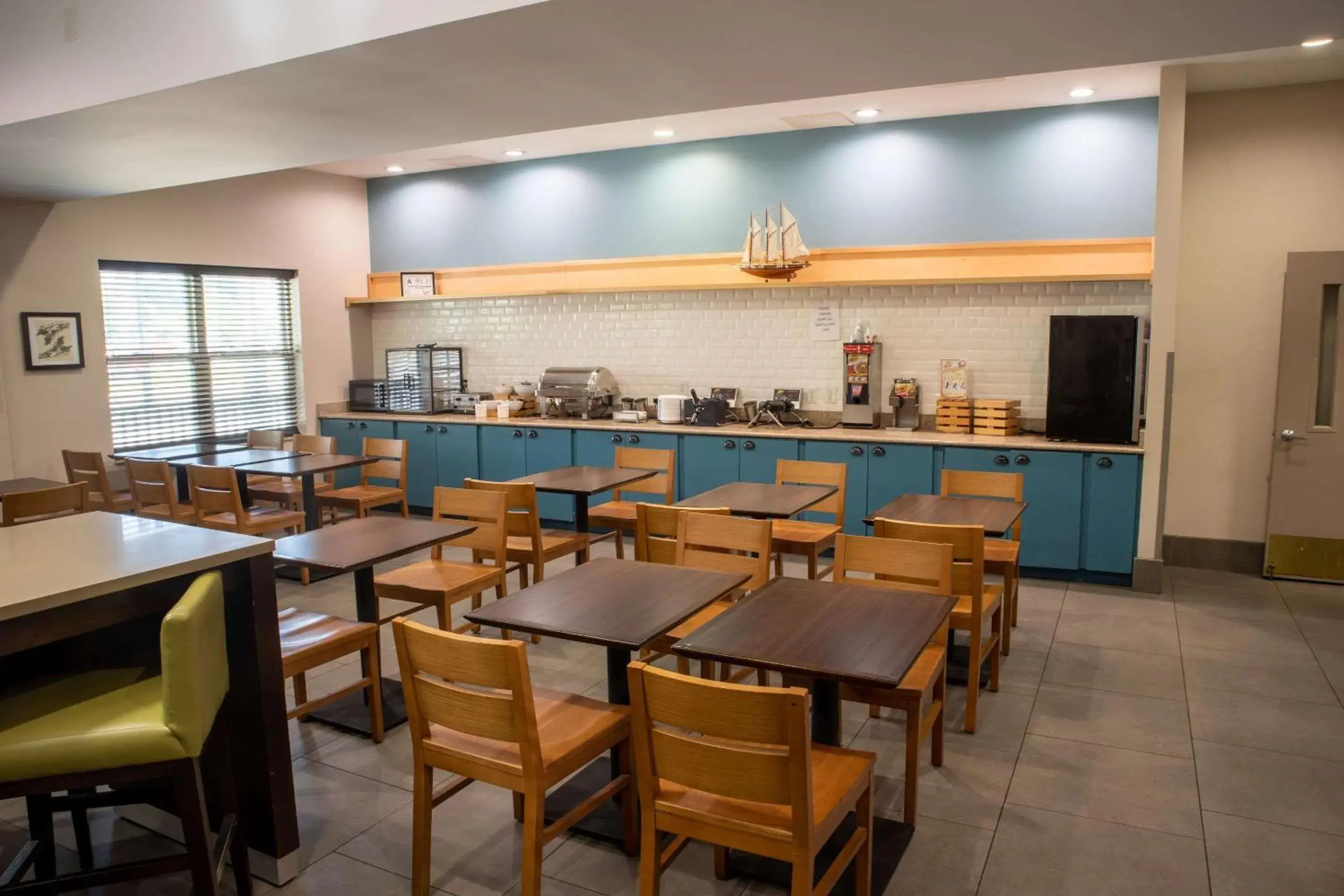 Breakfast in Country Inn & Suites by Radisson, Wilmington, NC Breakfast in Country Inn & Suites by Radisson, Wilmington, NC