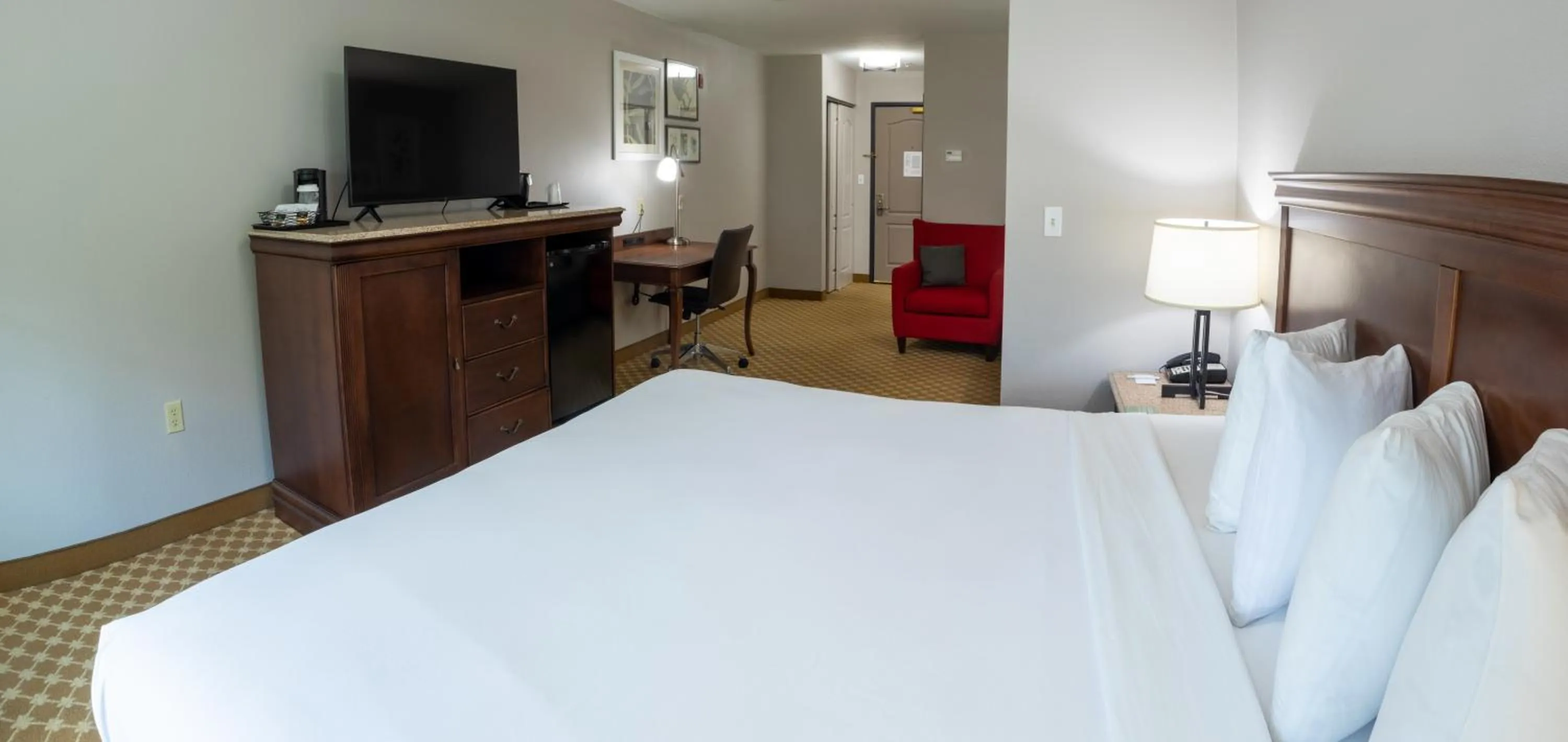 Bedroom, Bed in Country Inn & Suites by Radisson, Wilmington, NC