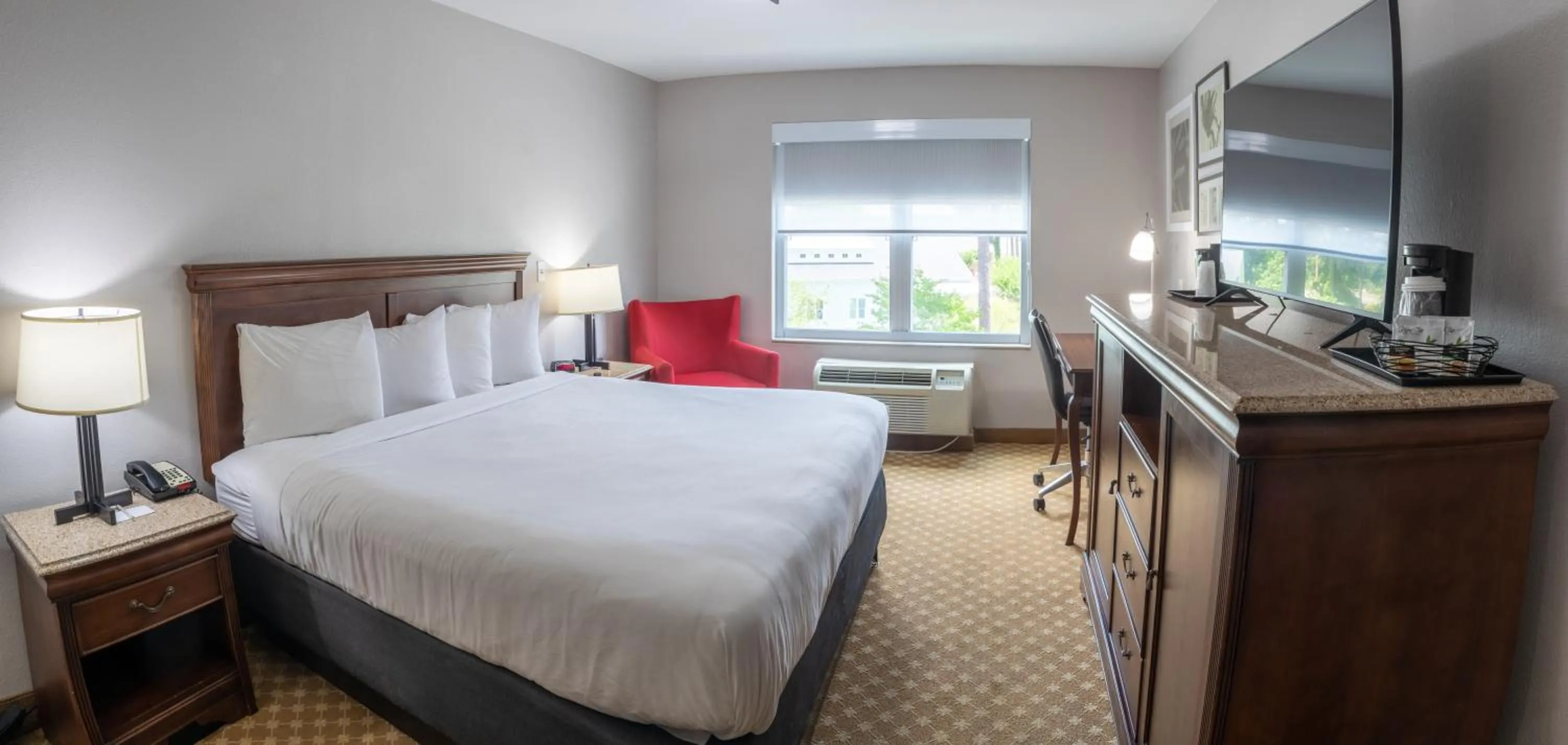 Bed in Country Inn & Suites by Radisson, Wilmington, NC