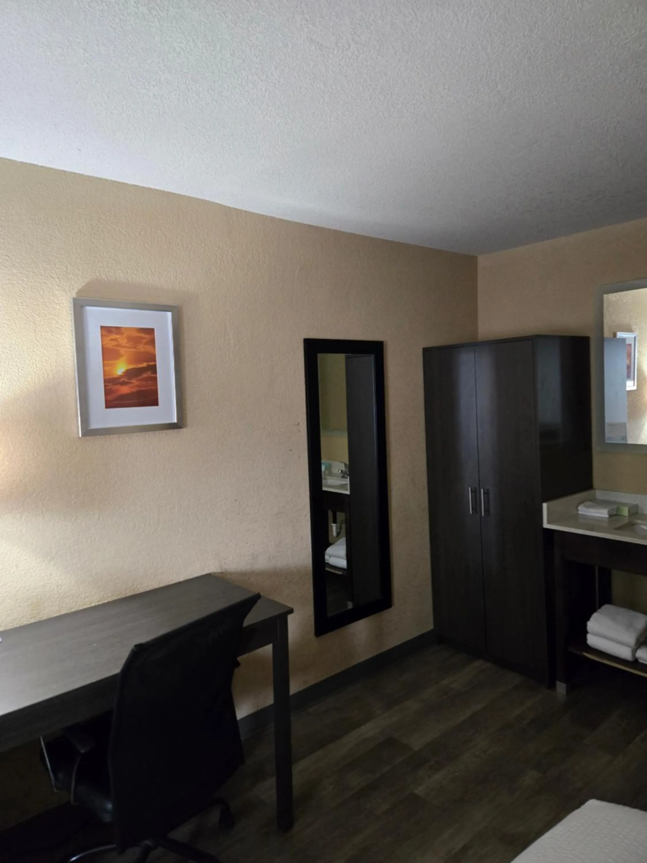 Days Inn by Wyndham Charlotte Northlake