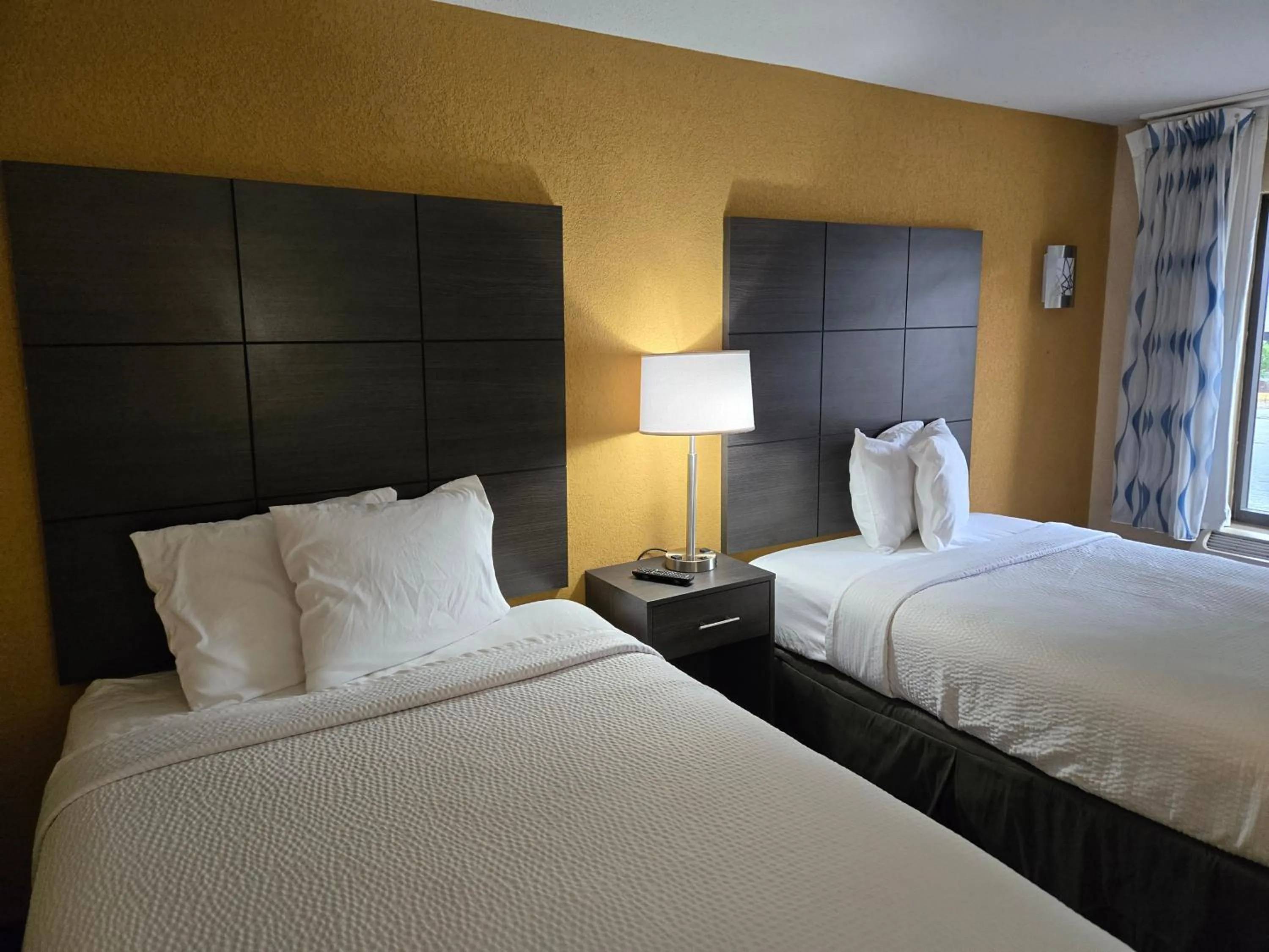 Days Inn by Wyndham Charlotte Northlake