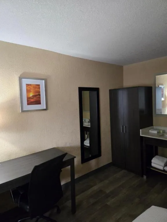 Days Inn by Wyndham Charlotte Northlake