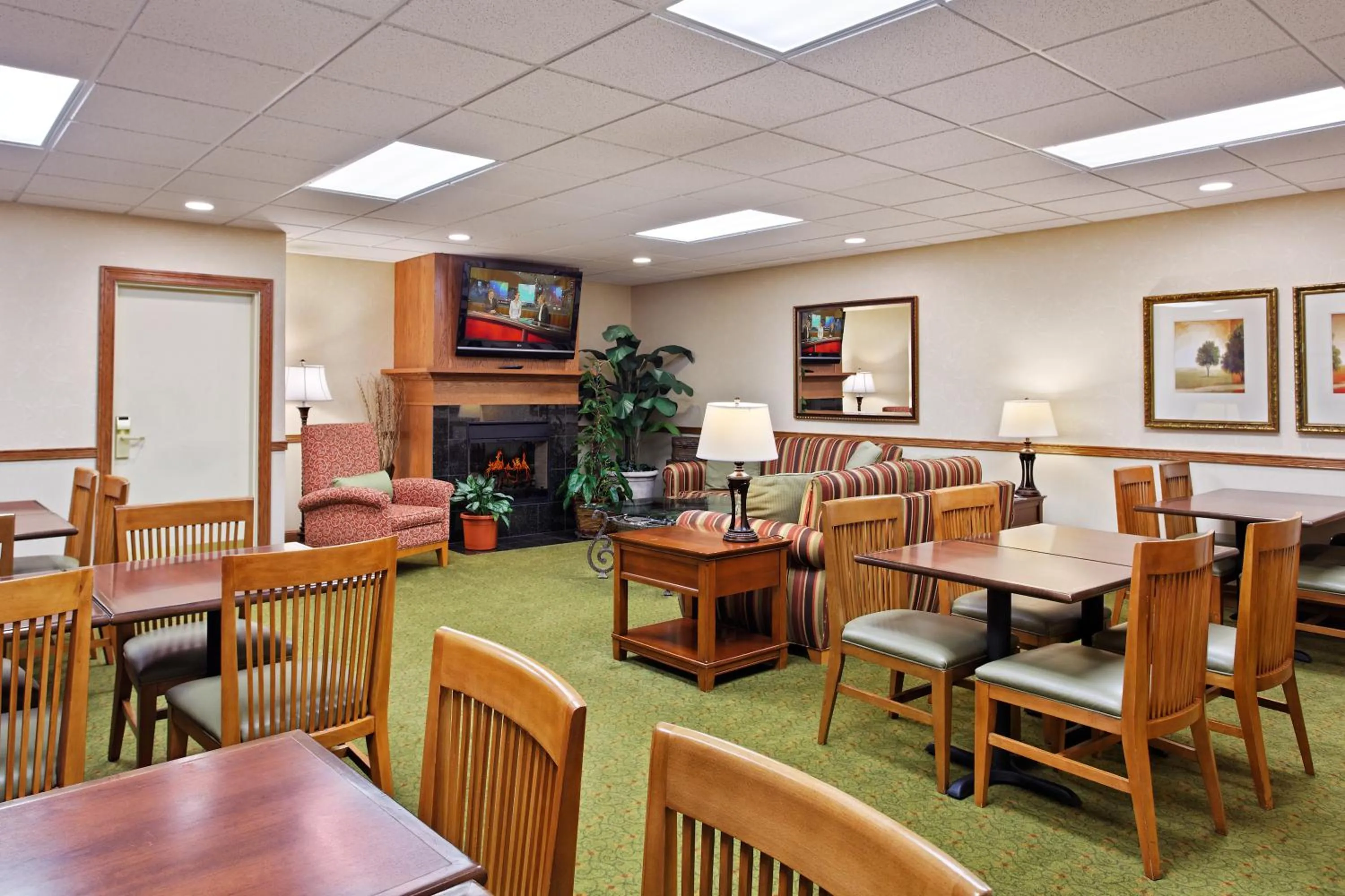 Restaurant/places to eat in Country Inn & Suites by Radisson, Peoria North, IL