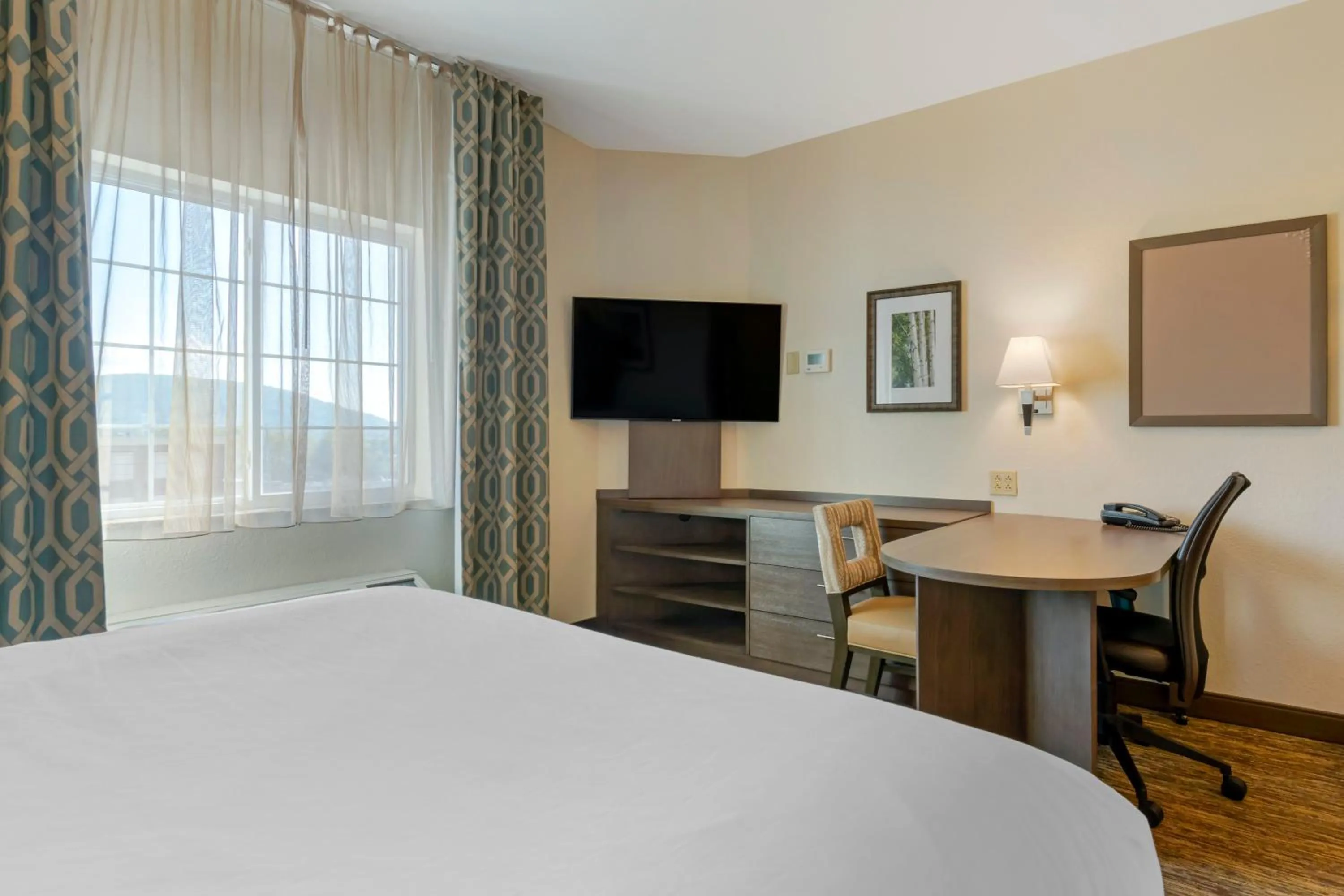Photo of the whole room, Bed in Candlewood Suites Reading by IHG