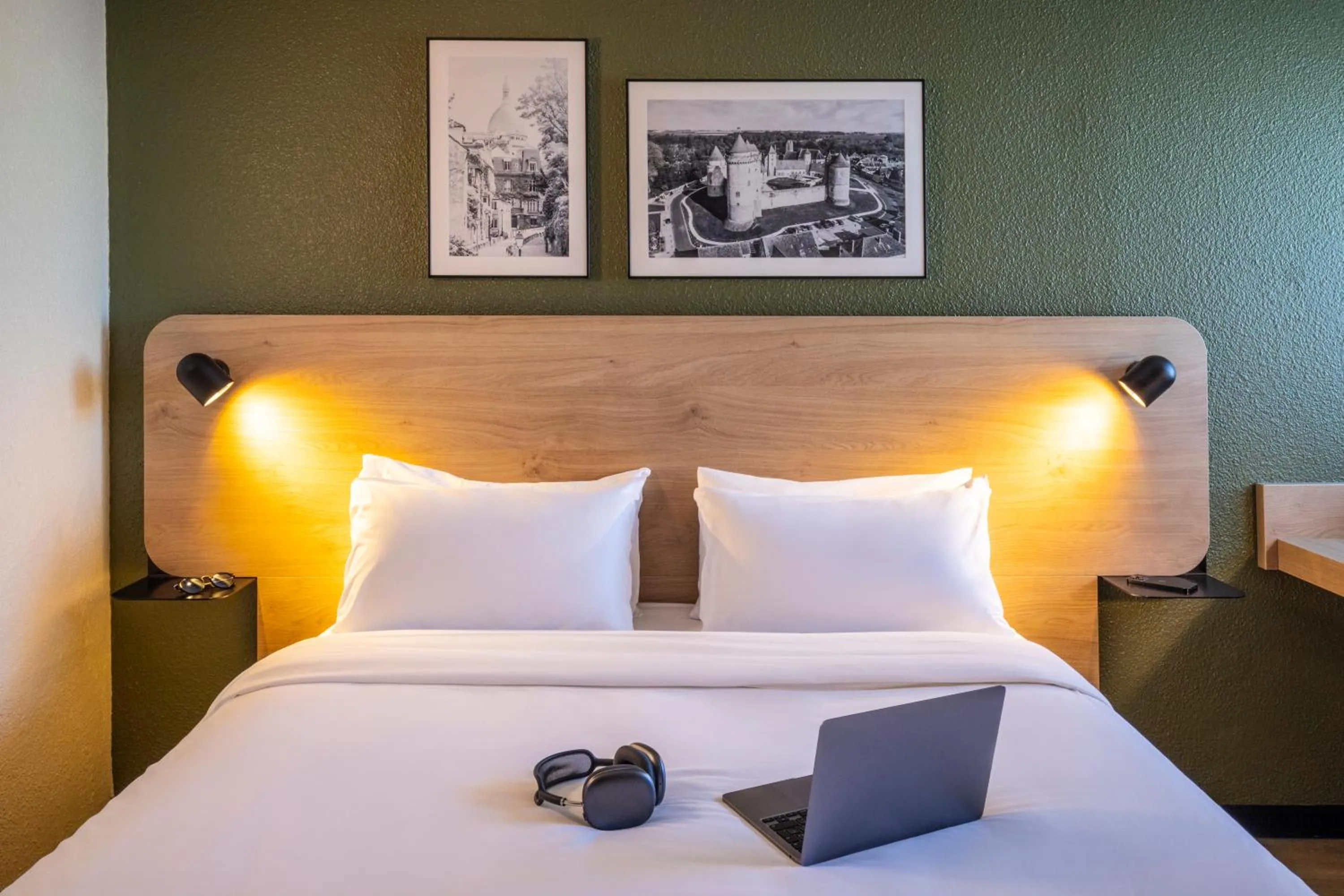 Bedroom, Bed in Campanile Evry Est - Saint Germain les Corbeil