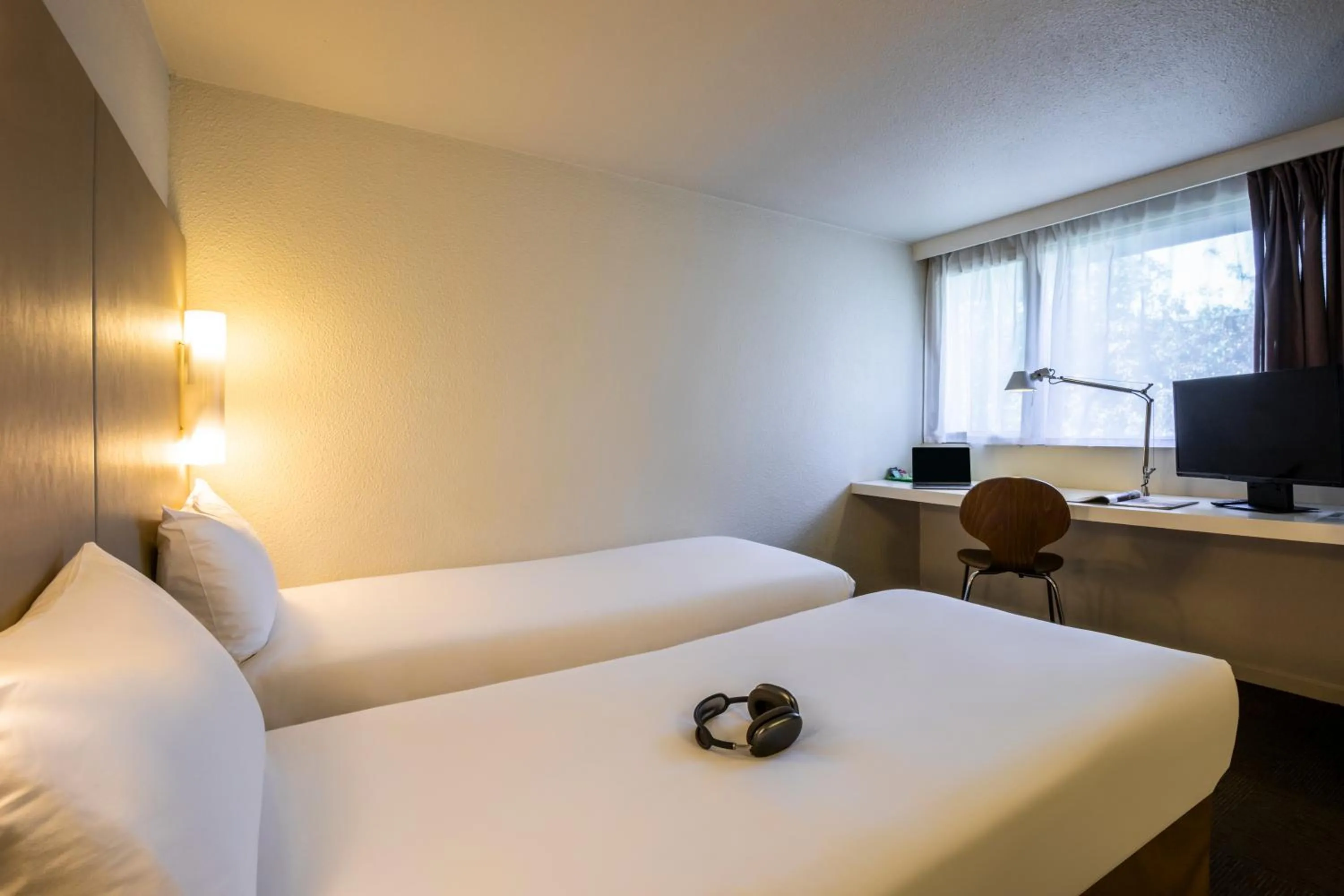 Bed in Campanile Evry Est - Saint Germain les Corbeil