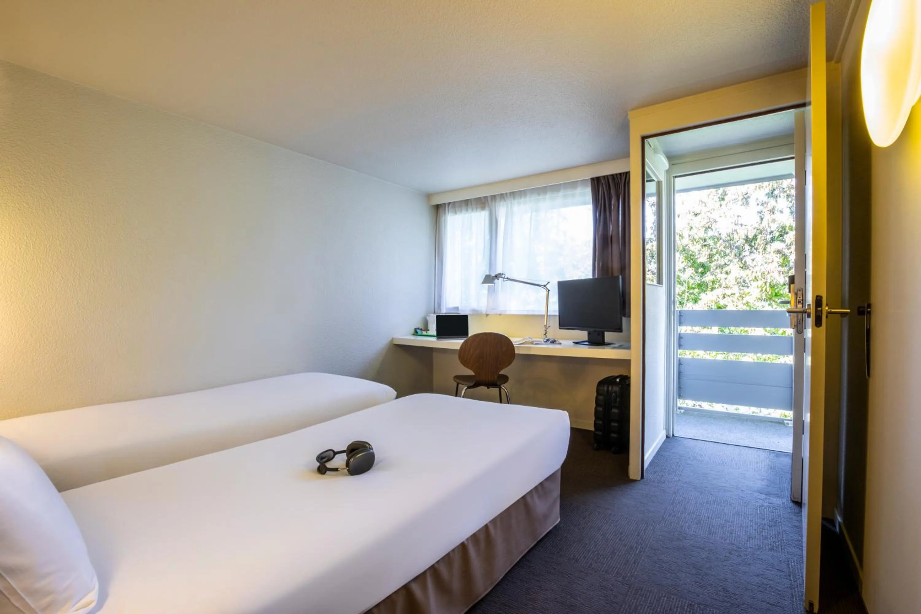 Bed in Campanile Evry Est - Saint Germain les Corbeil