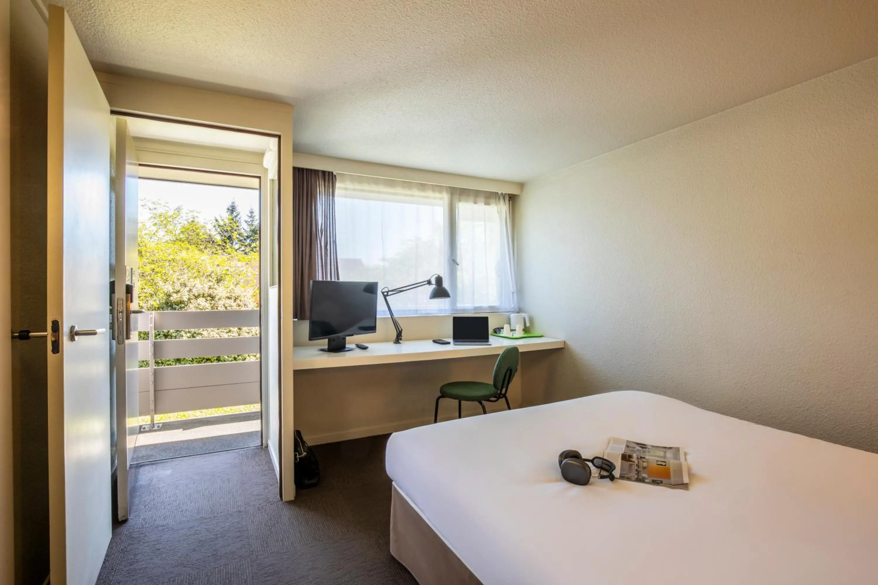 Bed in Campanile Evry Est - Saint Germain les Corbeil