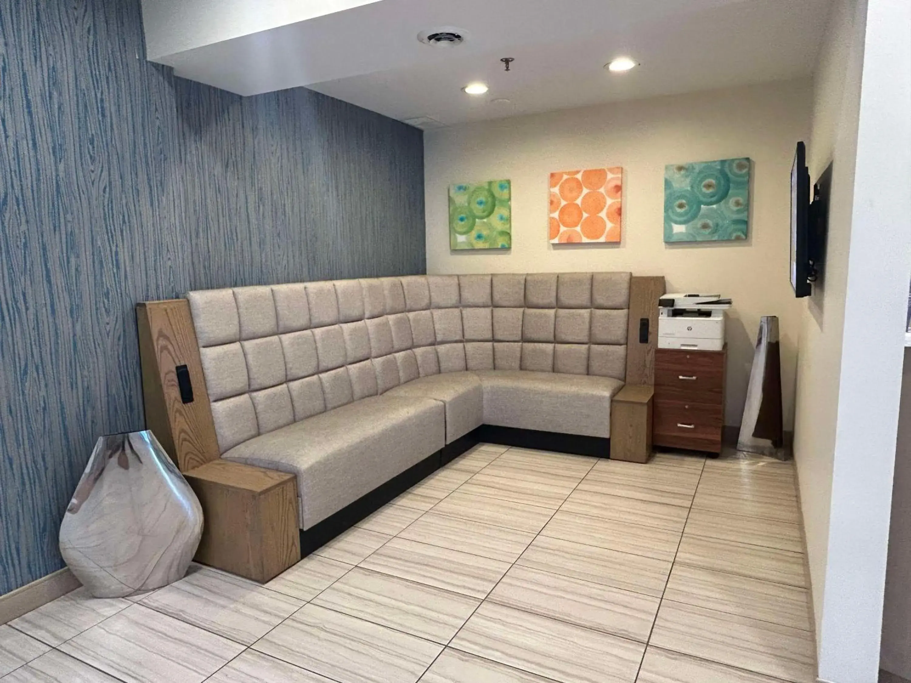 Lobby or reception in Best Western Erie Inn & Suites Lobby or reception in Best Western Erie Inn & Suites