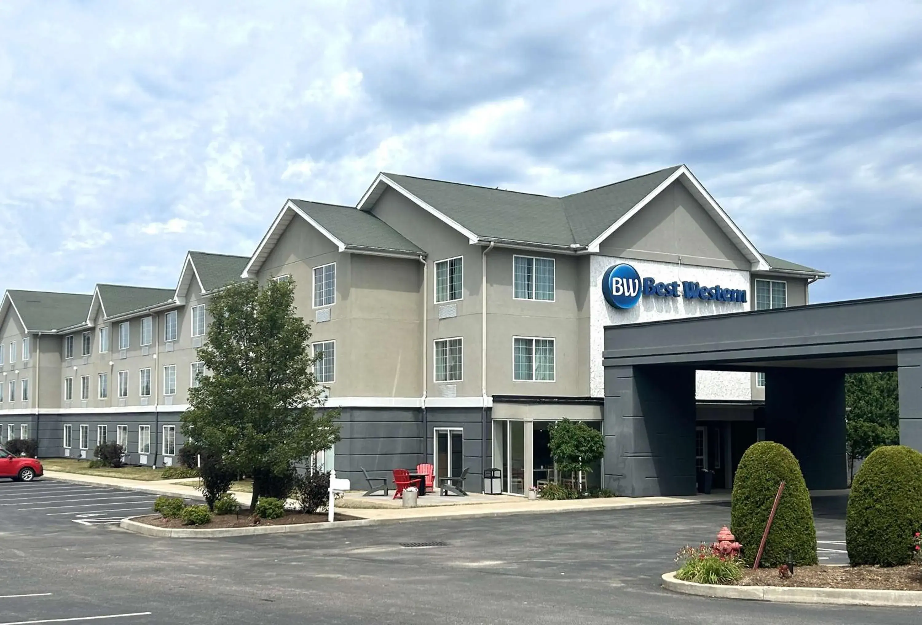 Property building in Best Western Erie Inn & Suites Property building in Best Western Erie Inn & Suites