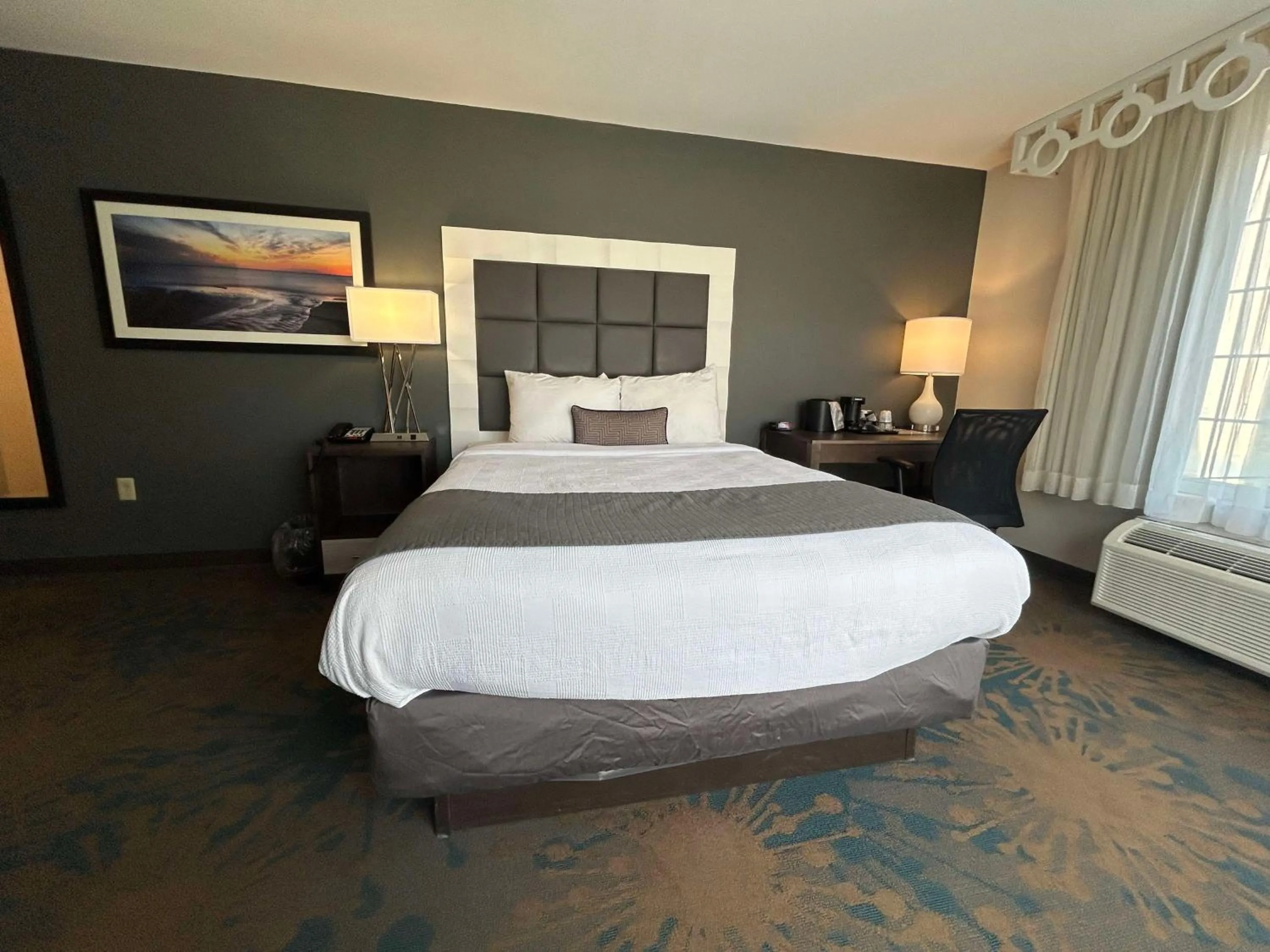 Bedroom, Bed in Best Western Erie Inn & Suites