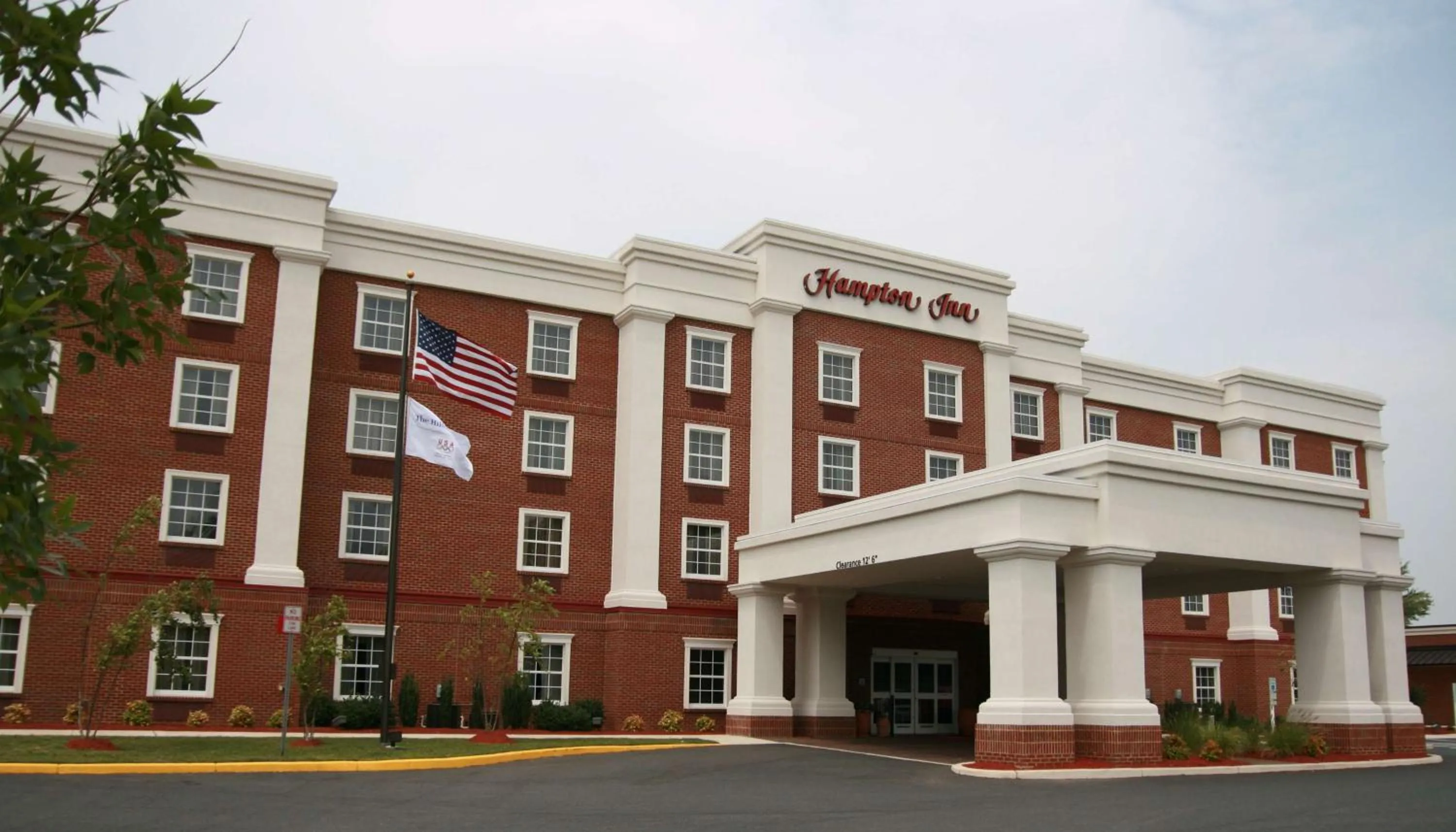 Property building in Hampton Inn Easton