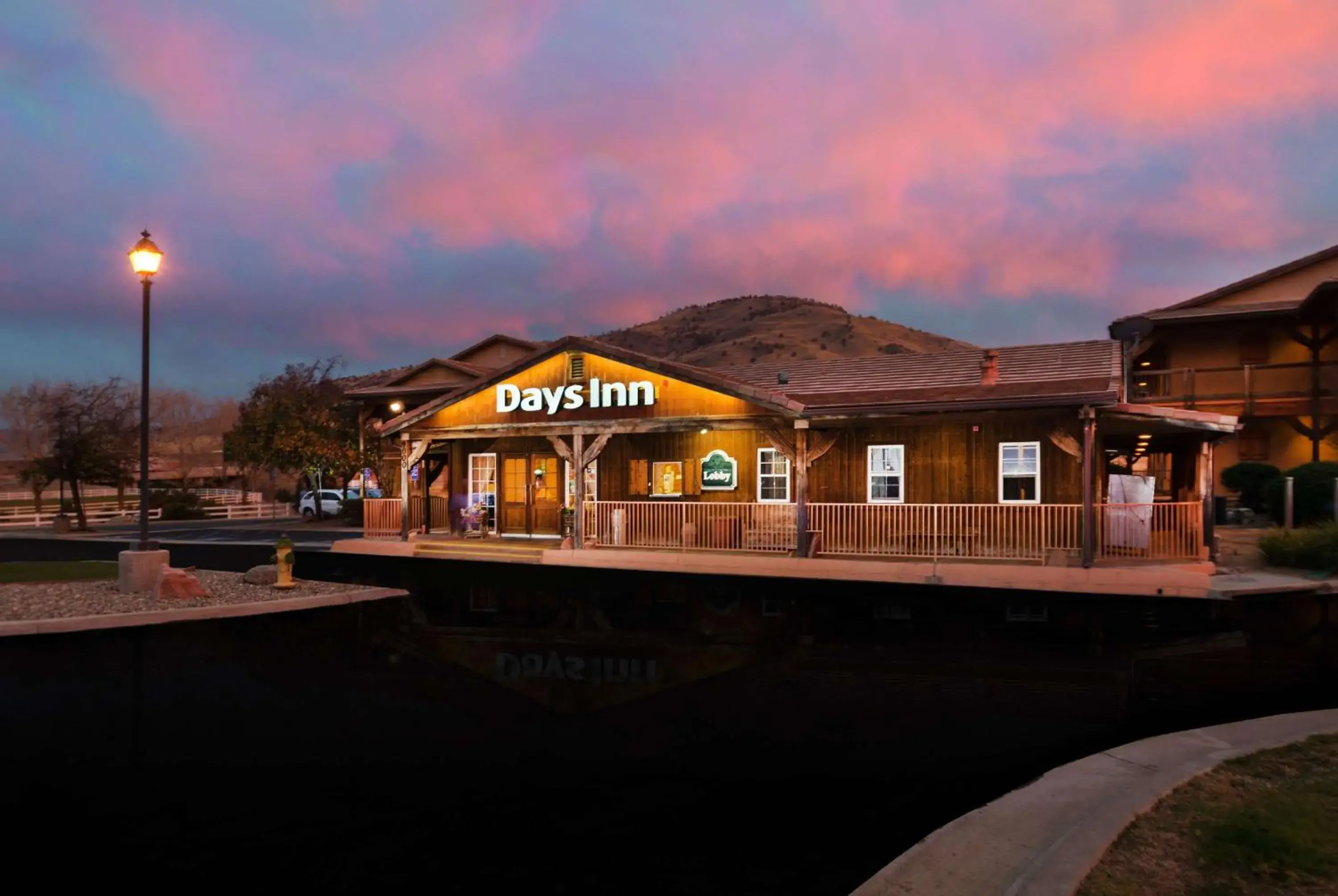 Property building in Days Inn by Wyndham Lebec Property building in Days Inn by Wyndham Lebec