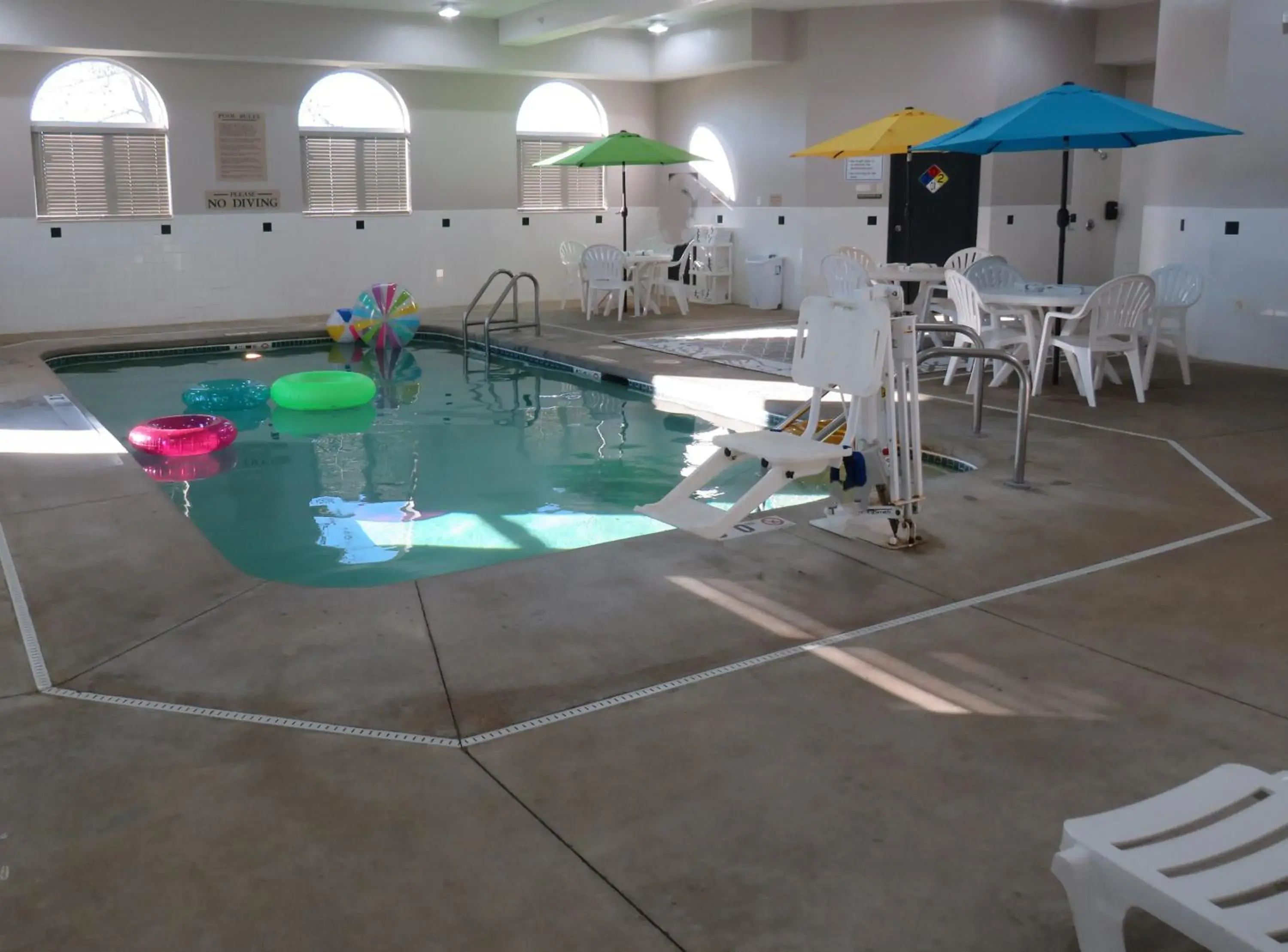 Swimming pool in Country Inn & Suites by Radisson, Cedar Rapids Airport, IA Swimming pool in Country Inn & Suites by Radisson, Cedar Rapids Airport, IA