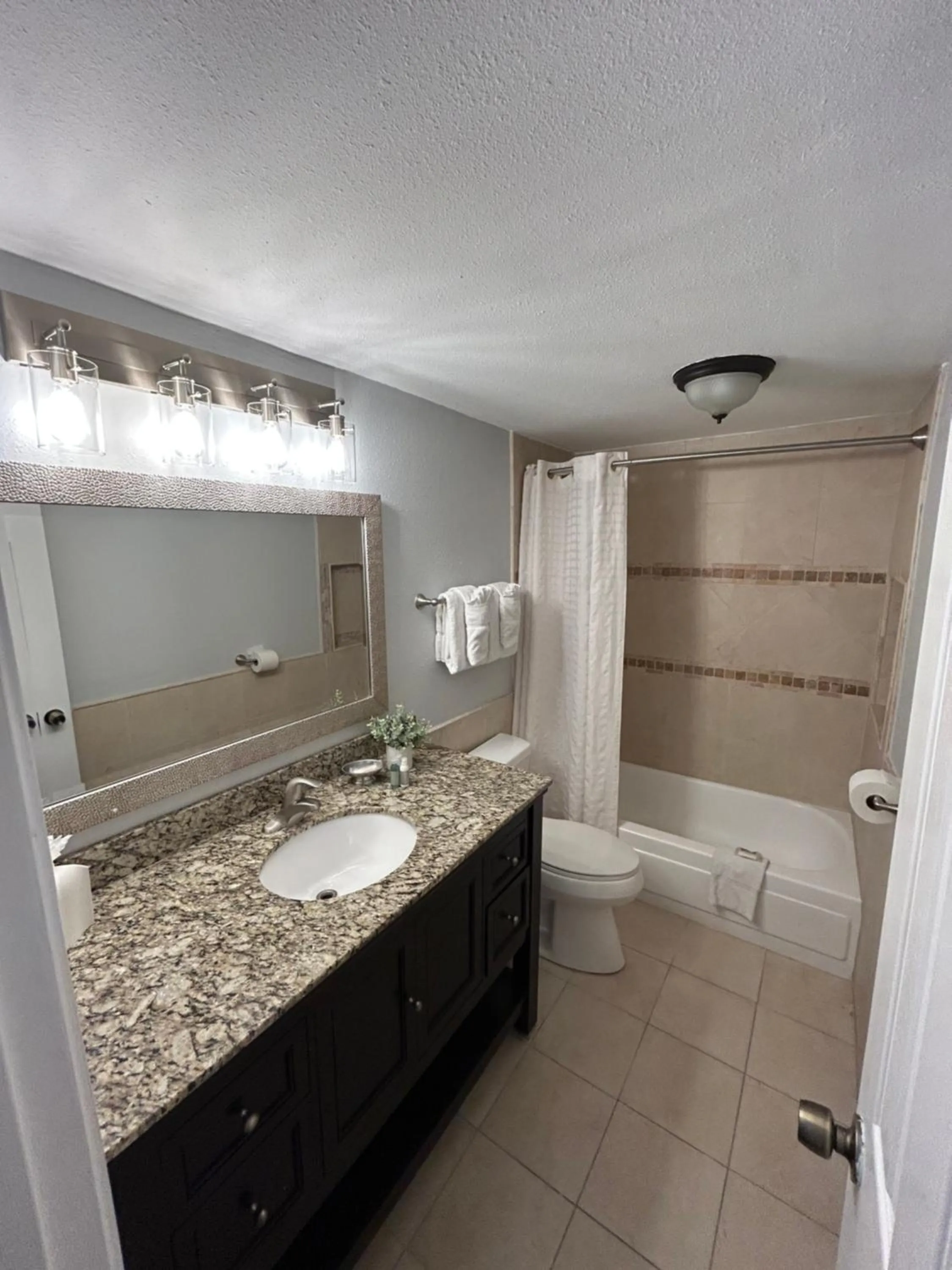 Bathroom in Hotel St. Pierre French Quarter