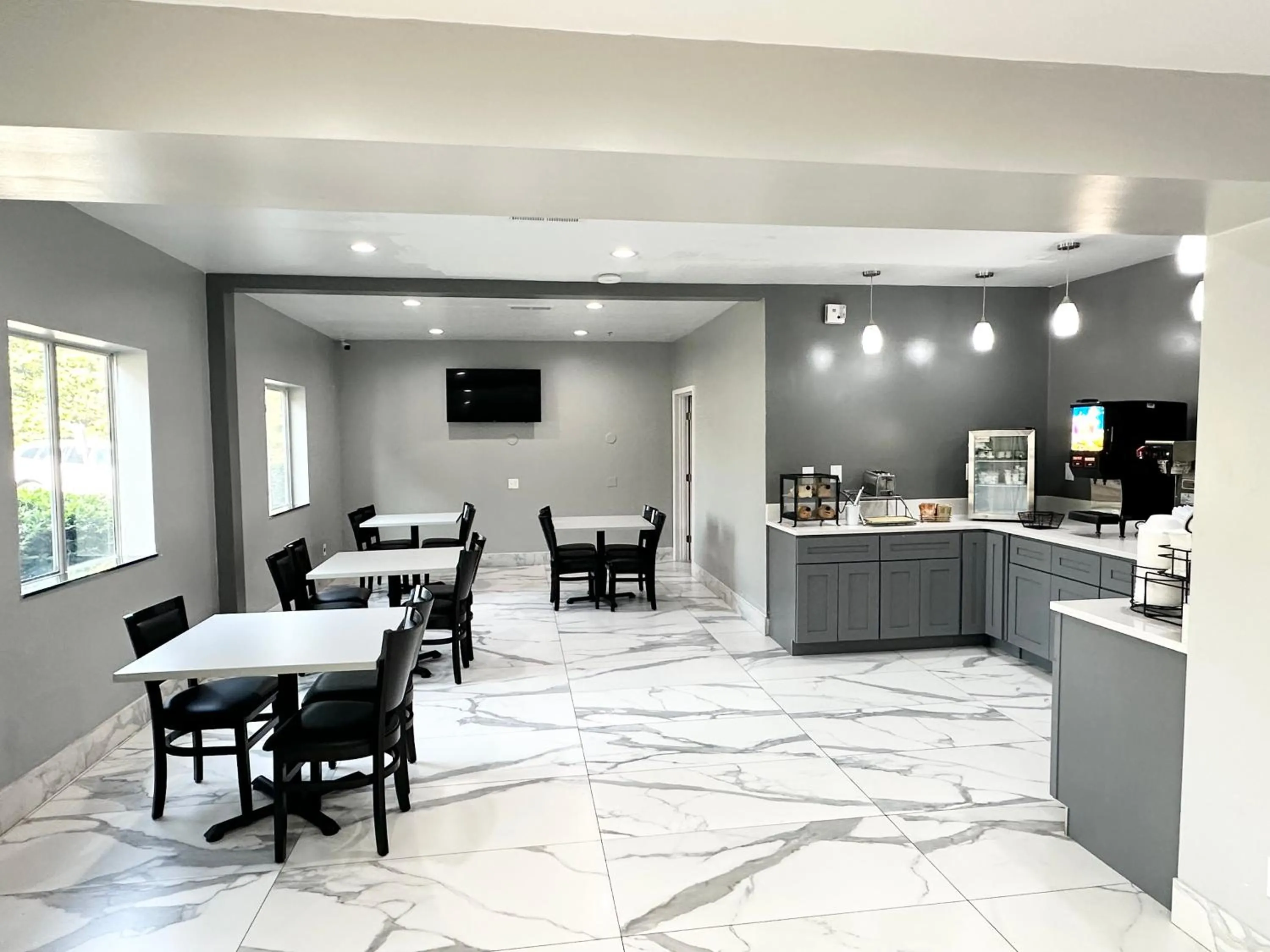 Dining area in Ramada by Wyndham Lithia Springs Atlanta