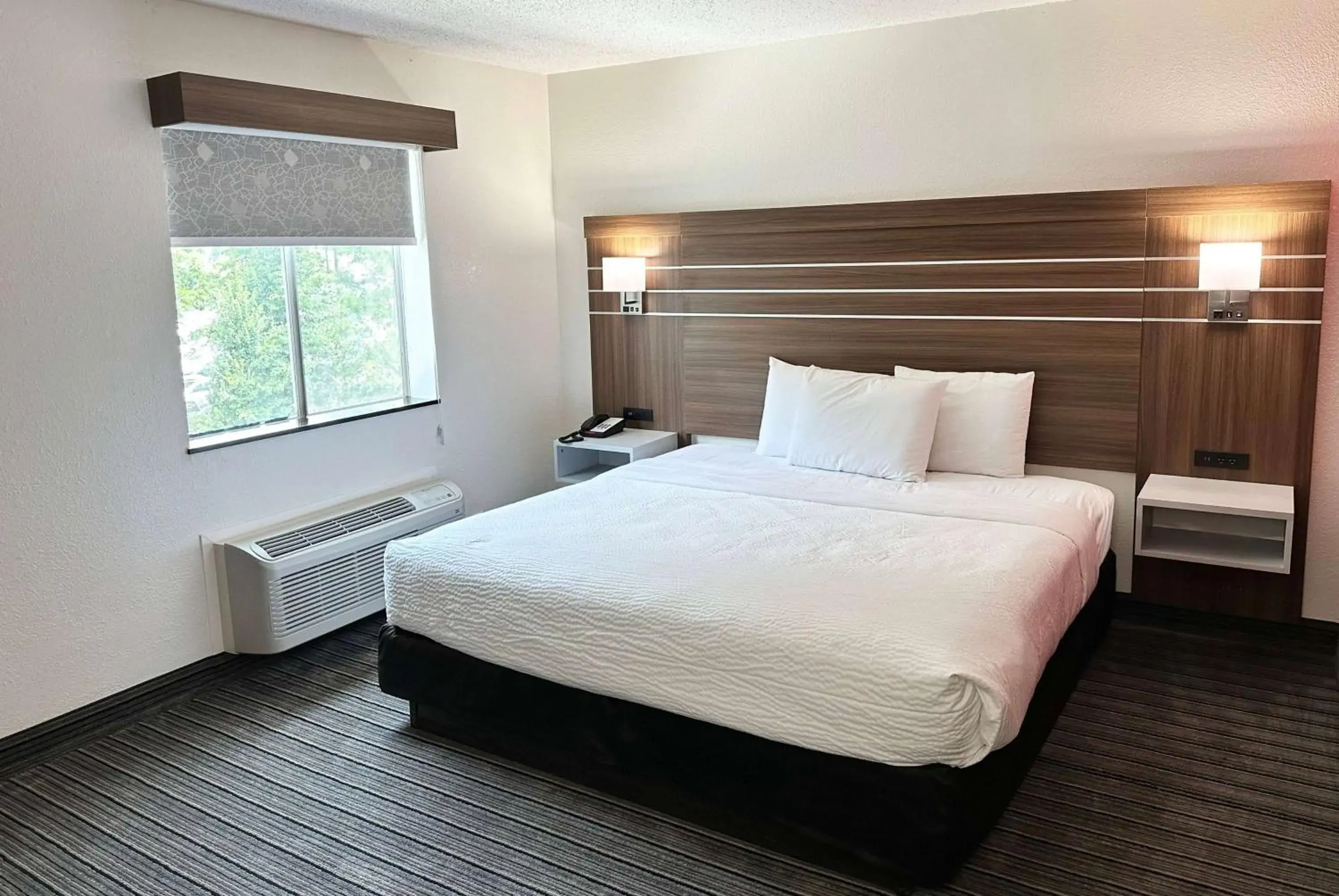 Bed in Ramada by Wyndham Lithia Springs Atlanta Bed in Ramada by Wyndham Lithia Springs Atlanta