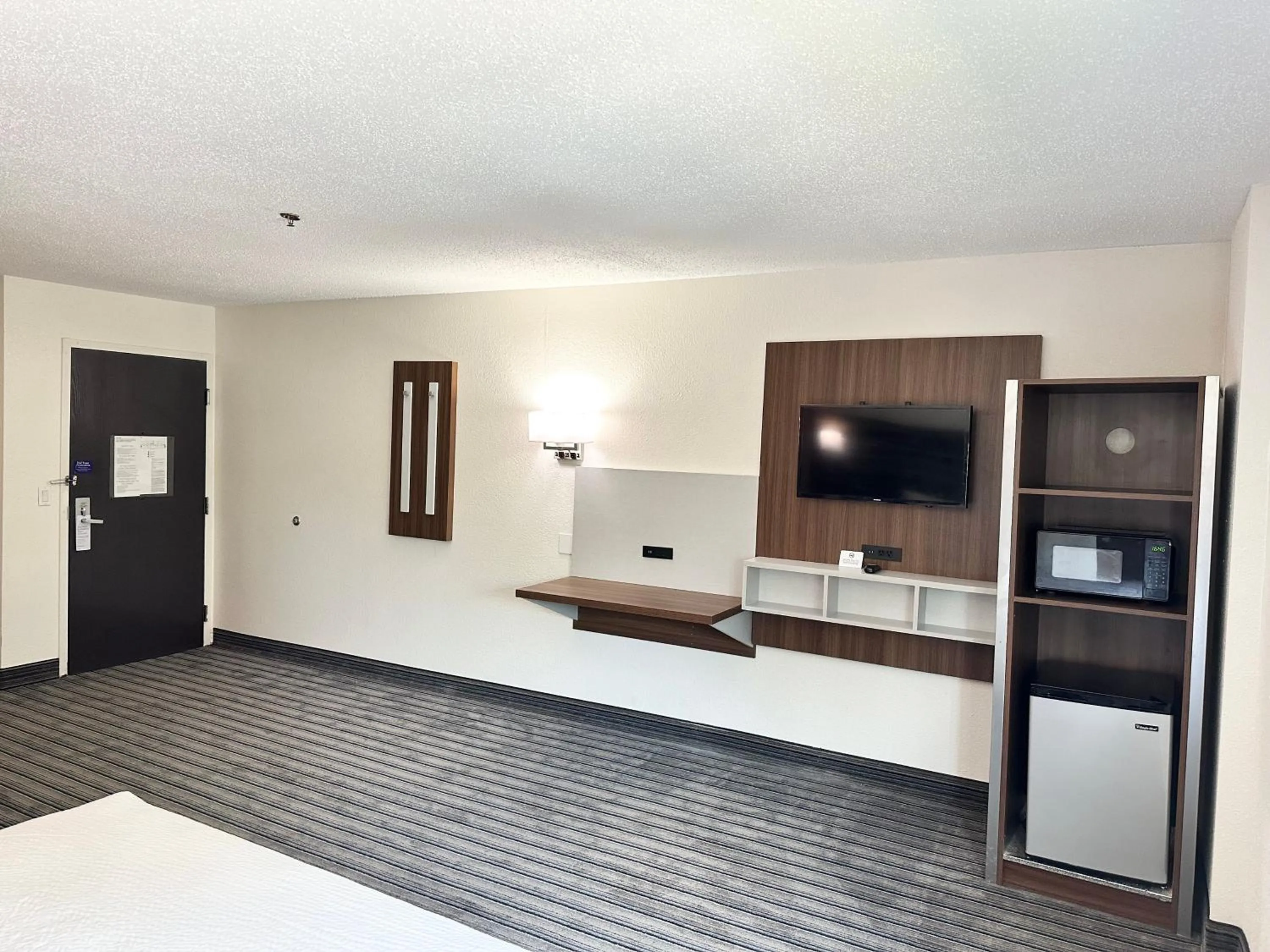 TV and multimedia, Bed in Ramada by Wyndham Lithia Springs Atlanta