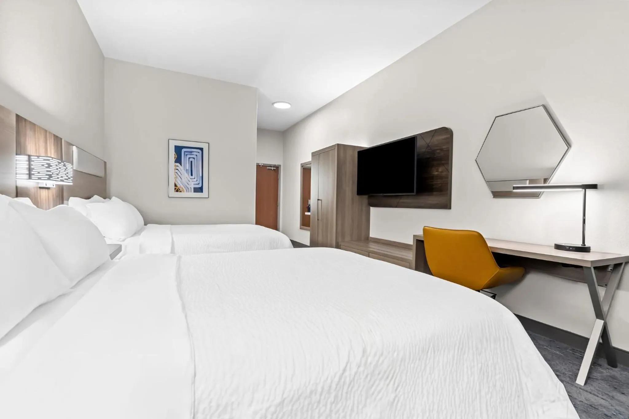 Photo of the whole room, Bed in Holiday Inn Express Washington Court House by IHG